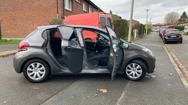 Peugeot 208 (2) 1.2 PURETECH 82 SIGNATURE 5P