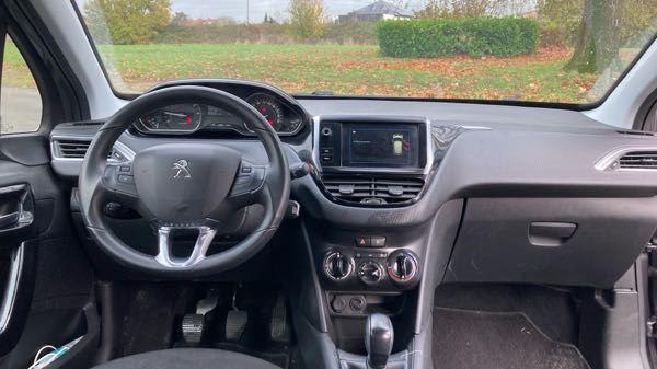 Peugeot 208 (2) 1.2 PURETECH 82 SIGNATURE 5P