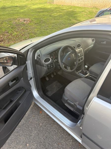 Ford Focus II 1.6 115 TI-VCT TRES SPECIALE 5P