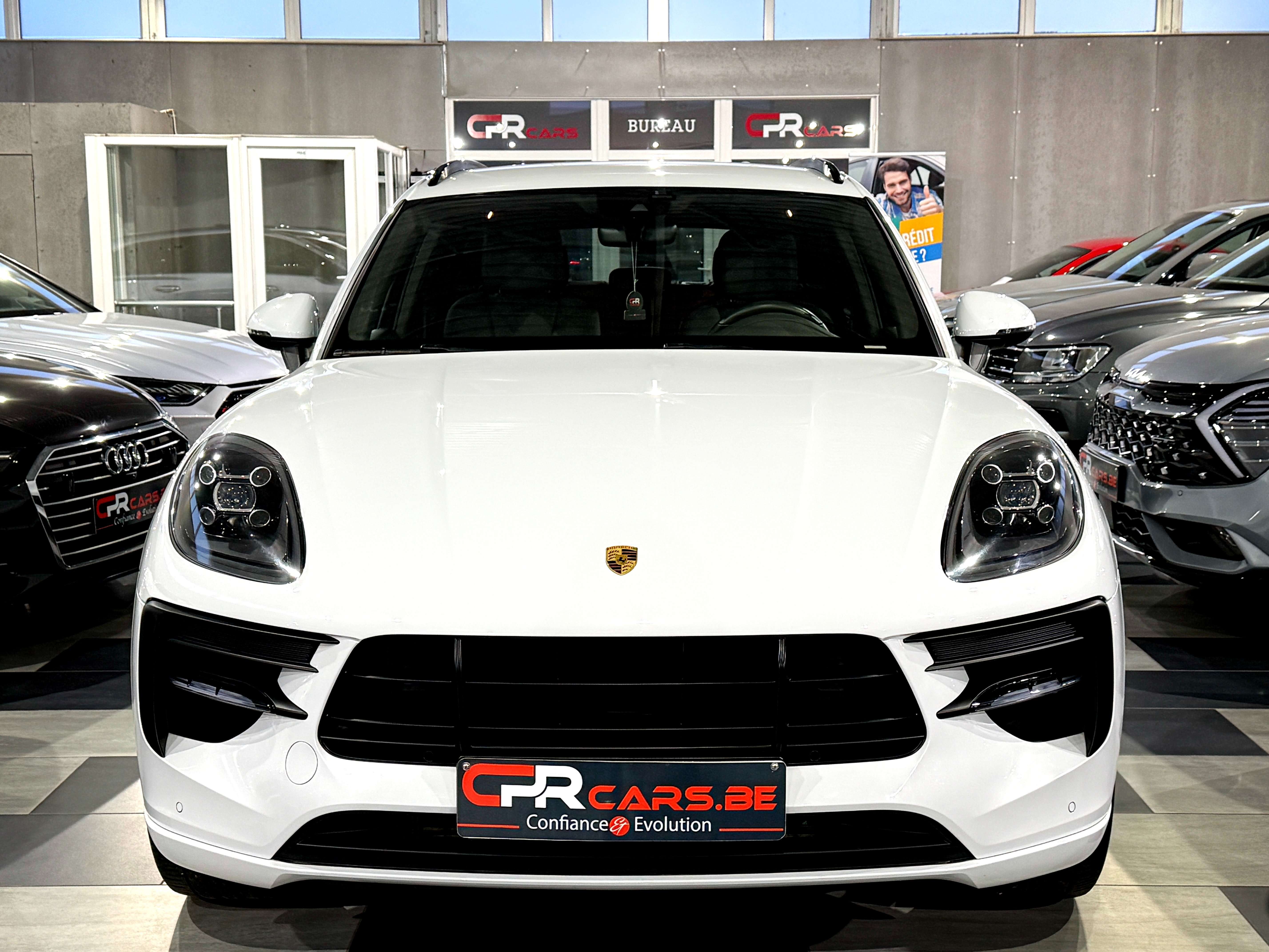 Porsche Macan 2.0 Turbo PDK Sport Design 1e Main Etat Neuf