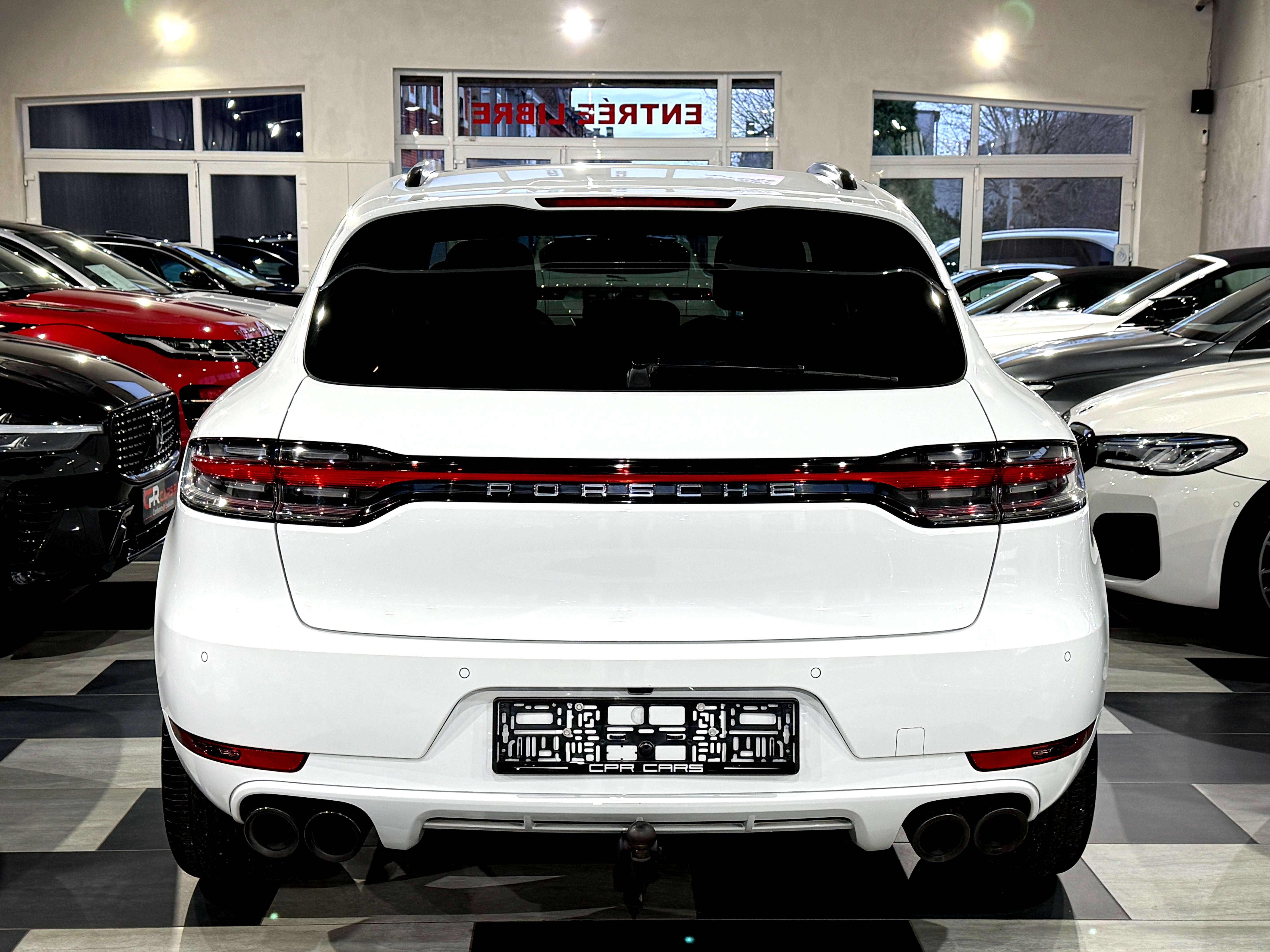 Porsche Macan 2.0 Turbo PDK Sport Design 1e Main Etat Neuf