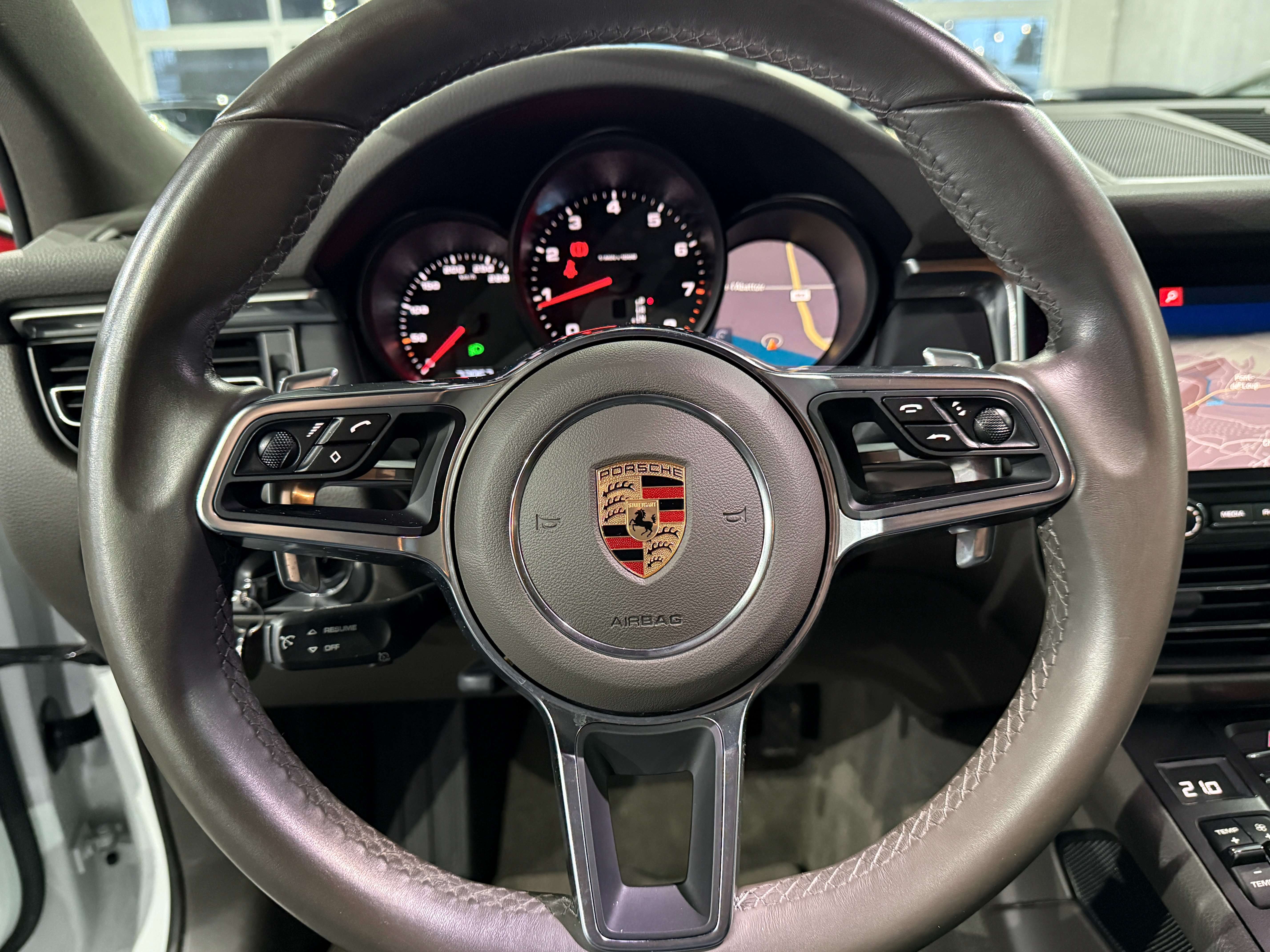 Porsche Macan 2.0 Turbo PDK Sport Design 1e Main Etat Neuf