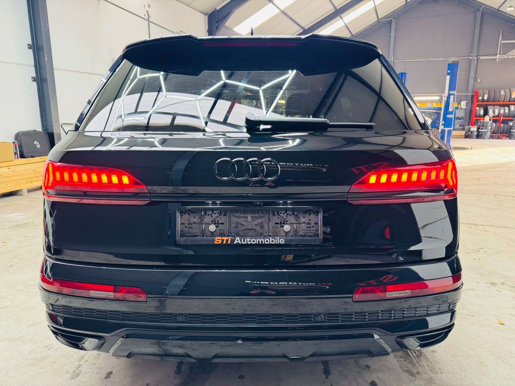 Audi Q7 Quattro  FULL S line 7 PLACES