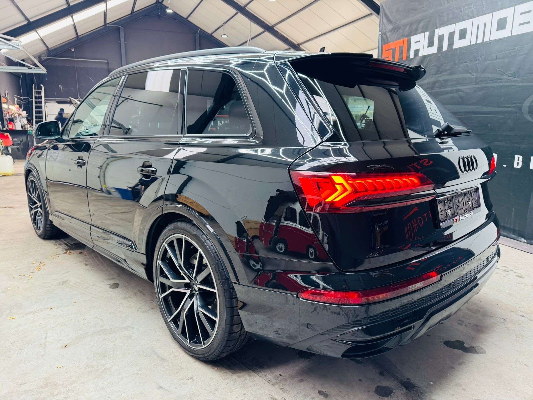 Audi Q7 Quattro  FULL S line 7 PLACES