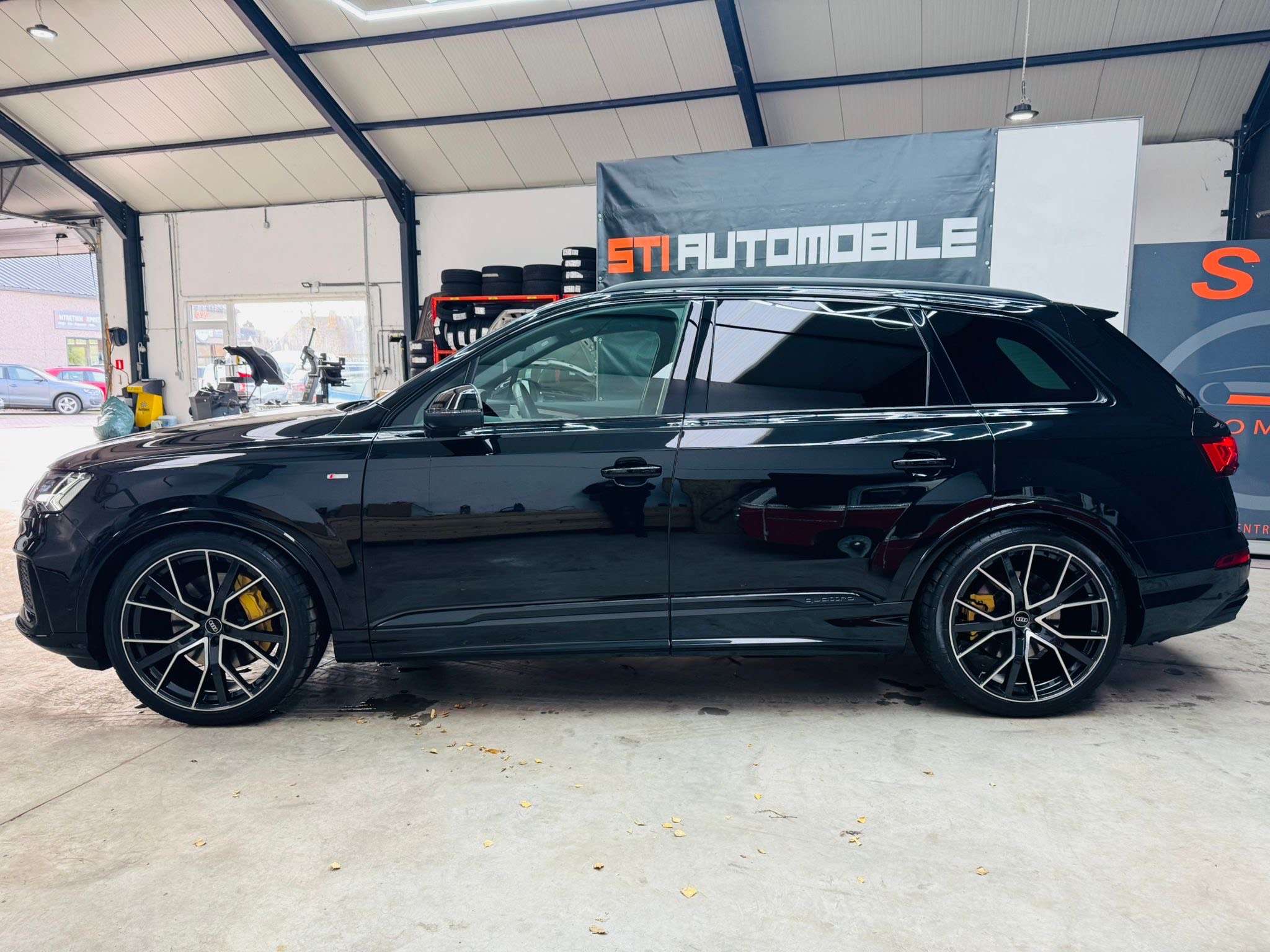Audi Q7 Quattro  FULL S line 7 PLACES