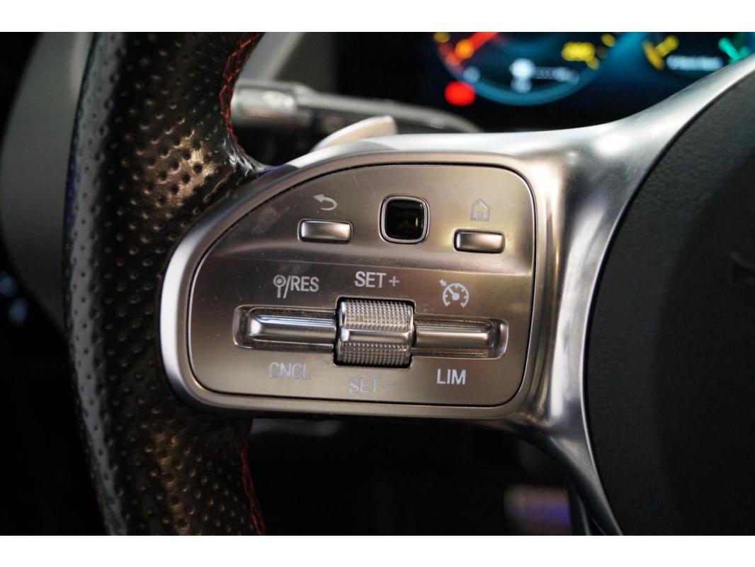 Mercedes-Benz Gla 250 e + Hybrid EQ Power - BV 8G-DCT AMG LINE Toit ouvrant 2 ème main