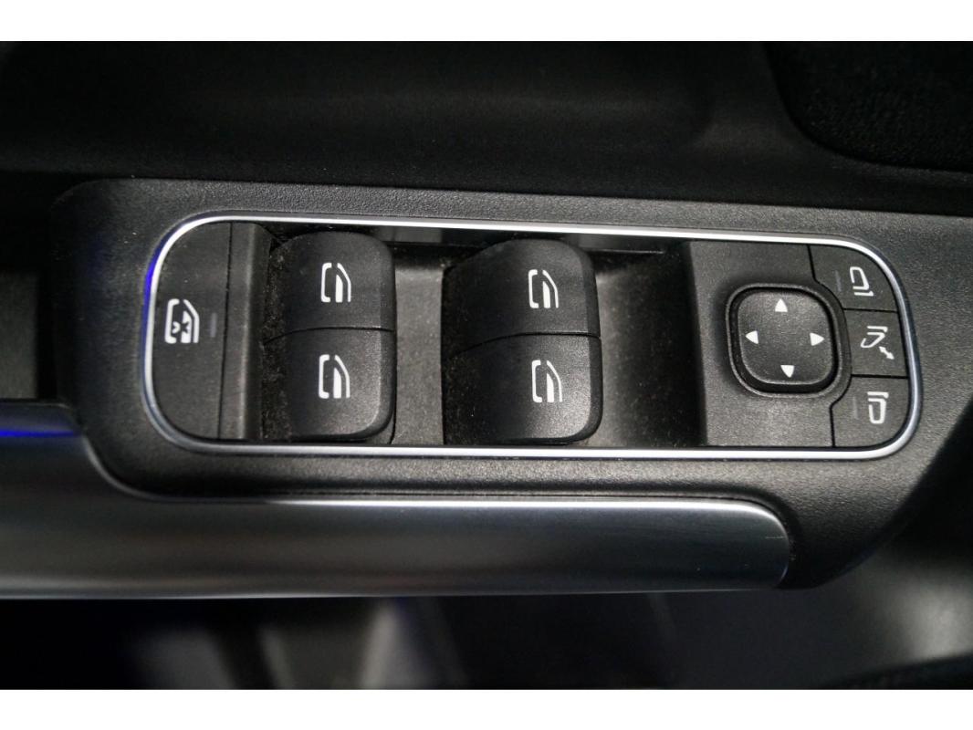 Mercedes-Benz Gla 250 e + Hybrid EQ Power - BV 8G-DCT AMG LINE Toit ouvrant 2 ème main