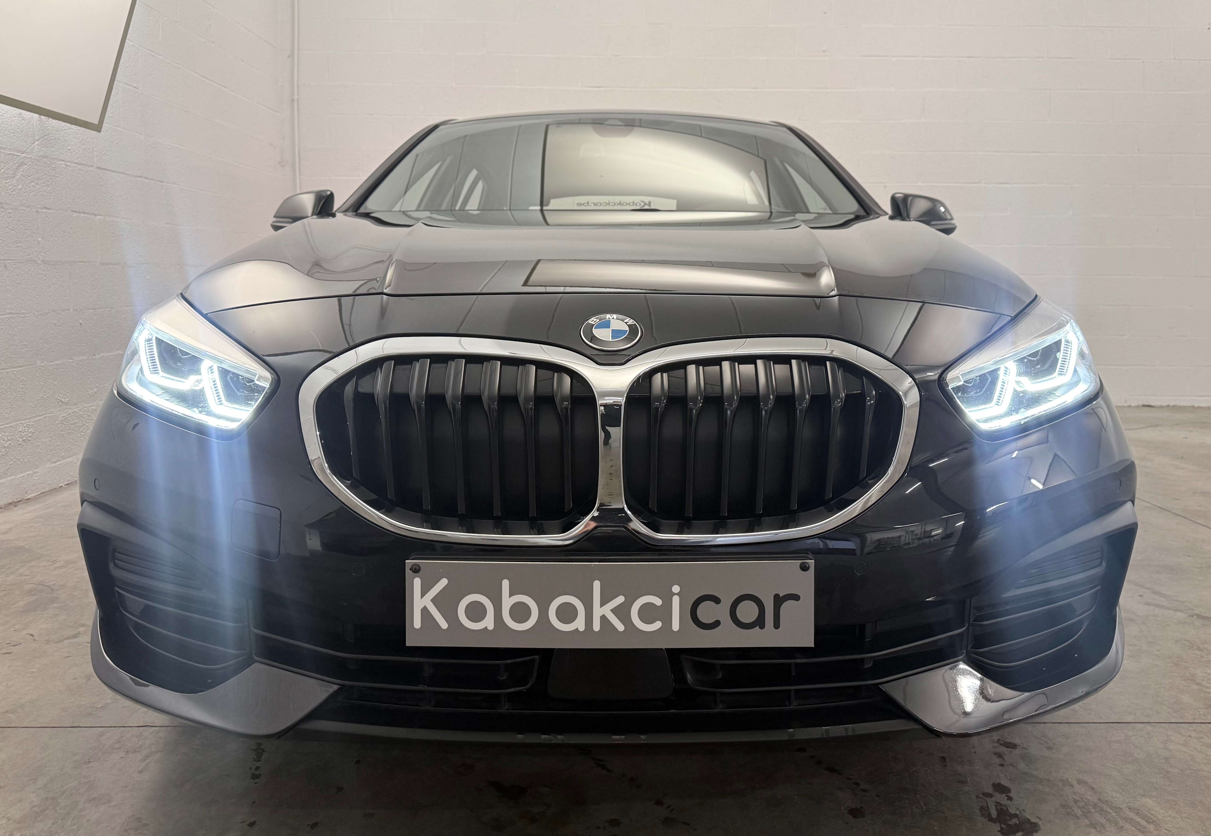 BMW 118 118i / Navi / Radar / Etat neuf / Garantie 12 Mois