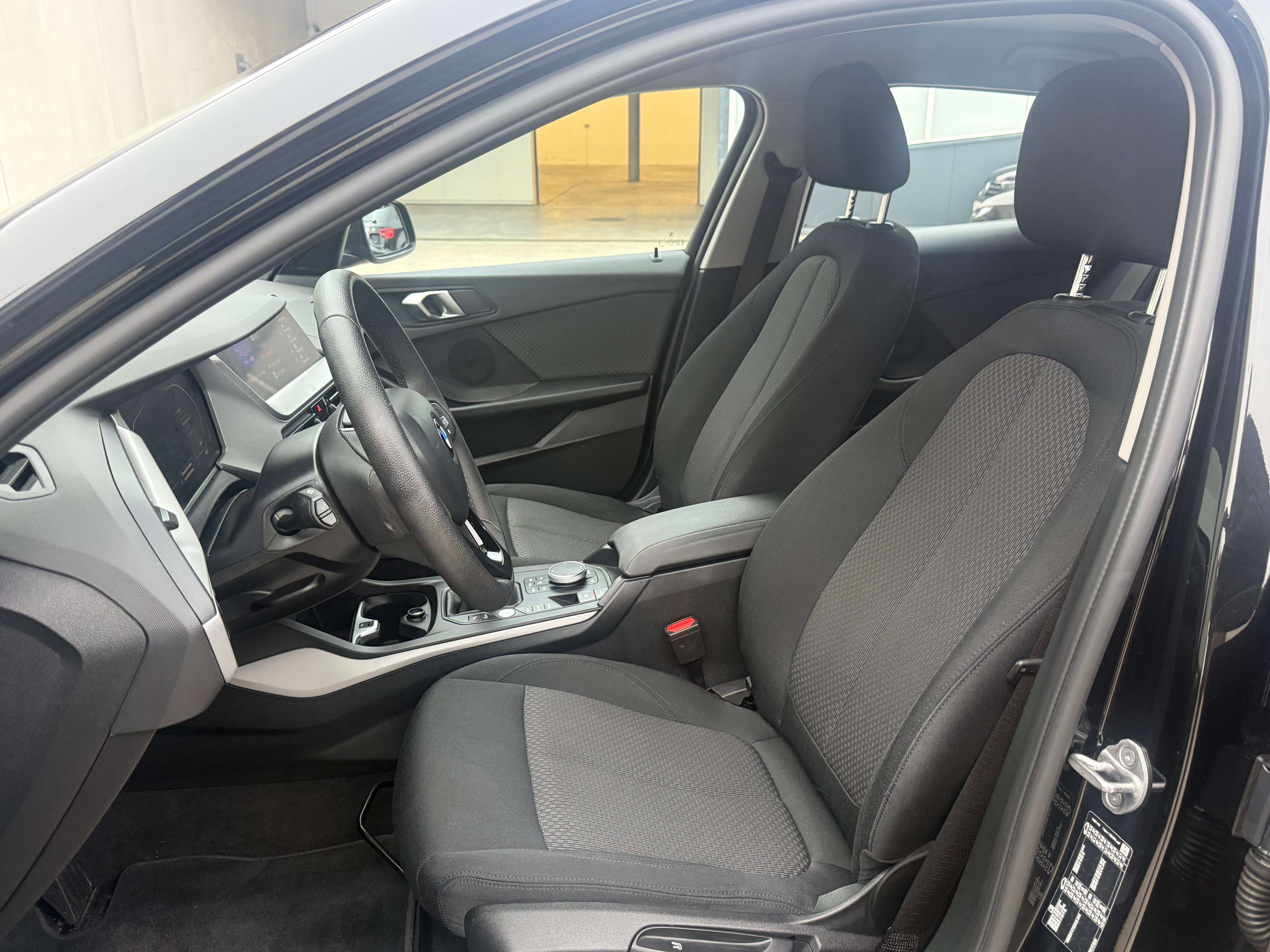 BMW 118 118i / Navi / Radar / Etat neuf / Garantie 12 Mois