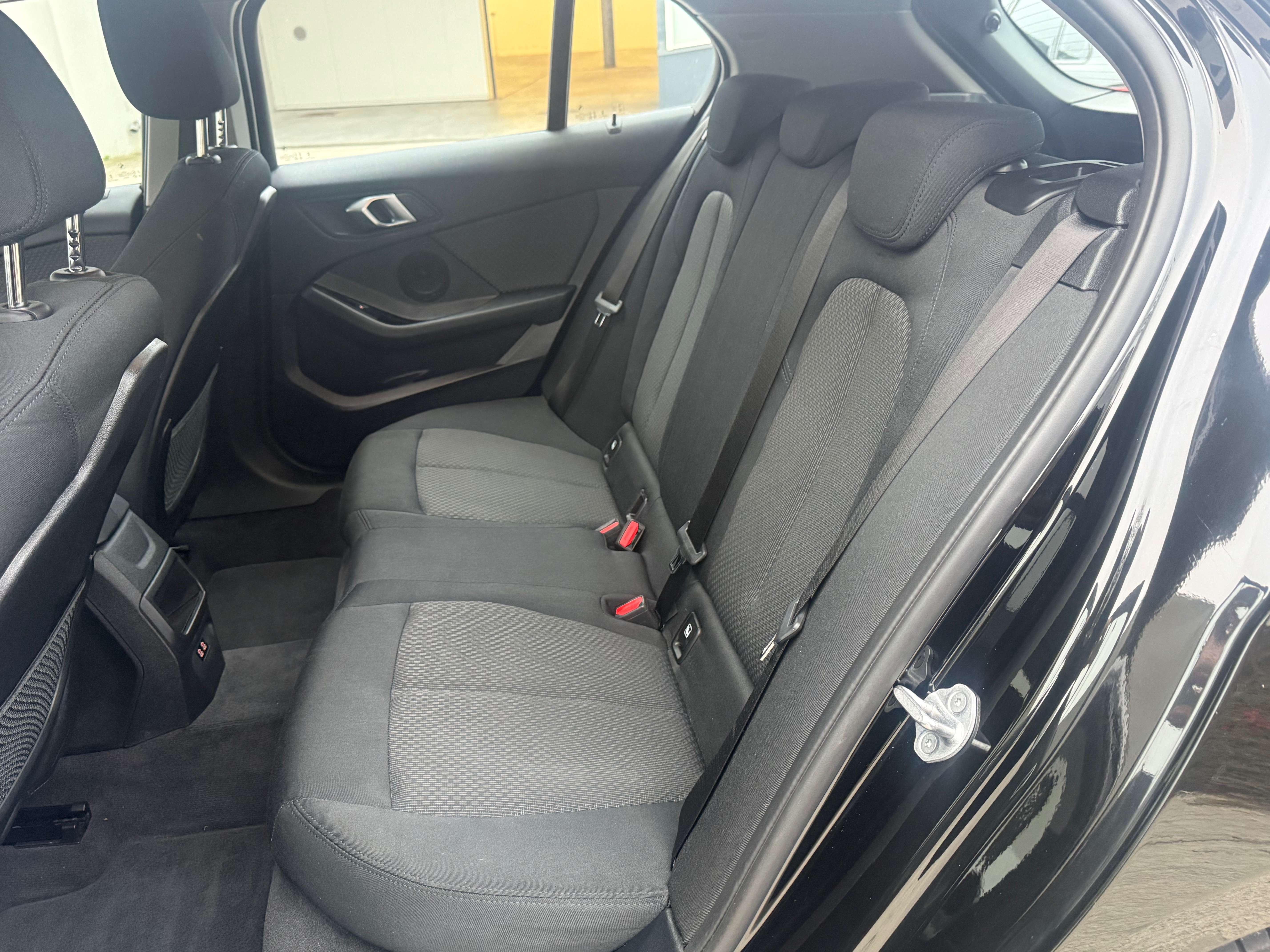 BMW 118 118i / Navi / Radar / Etat neuf / Garantie 12 Mois