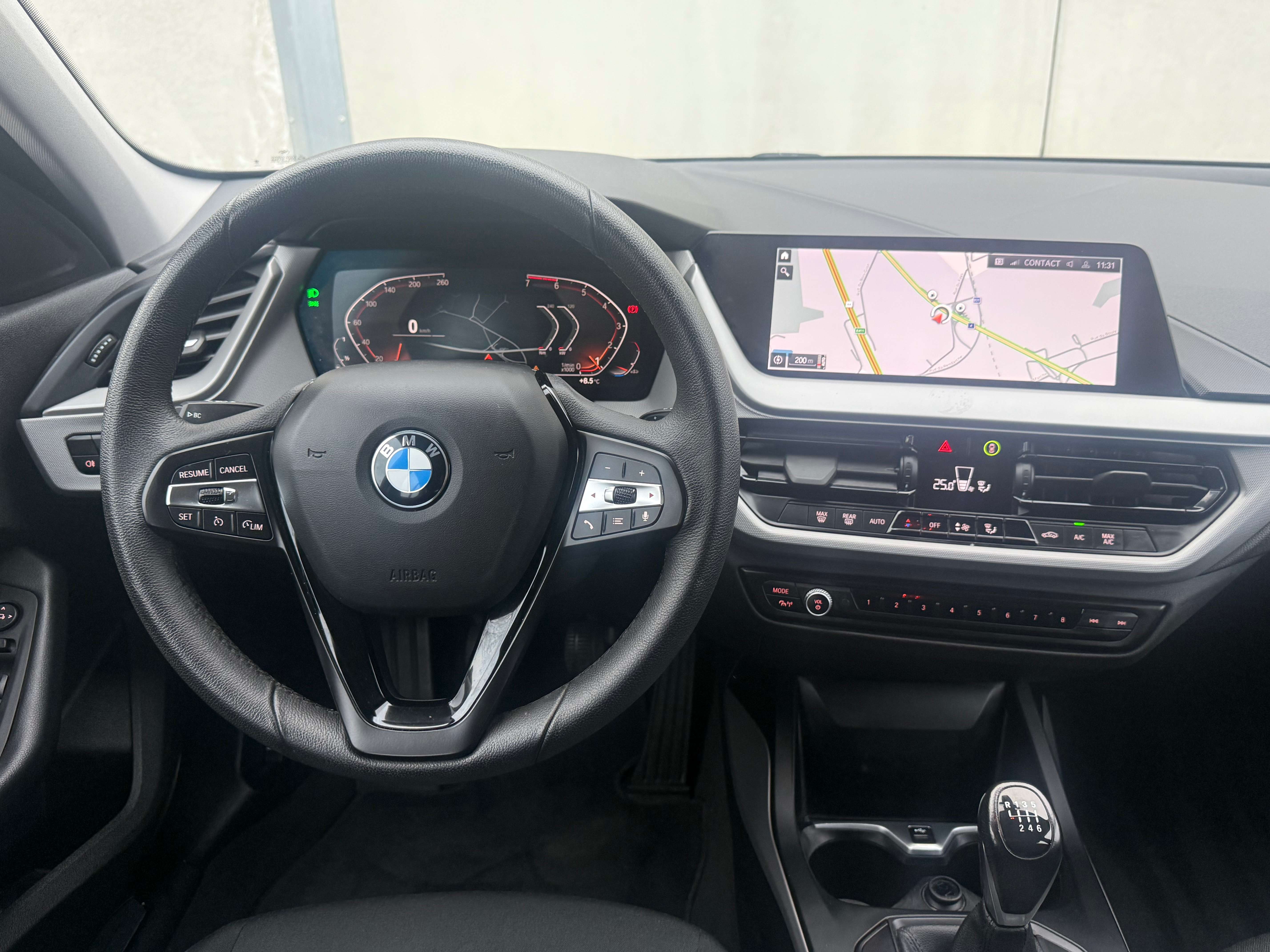 BMW 118 118i / Navi / Radar / Etat neuf / Garantie 12 Mois