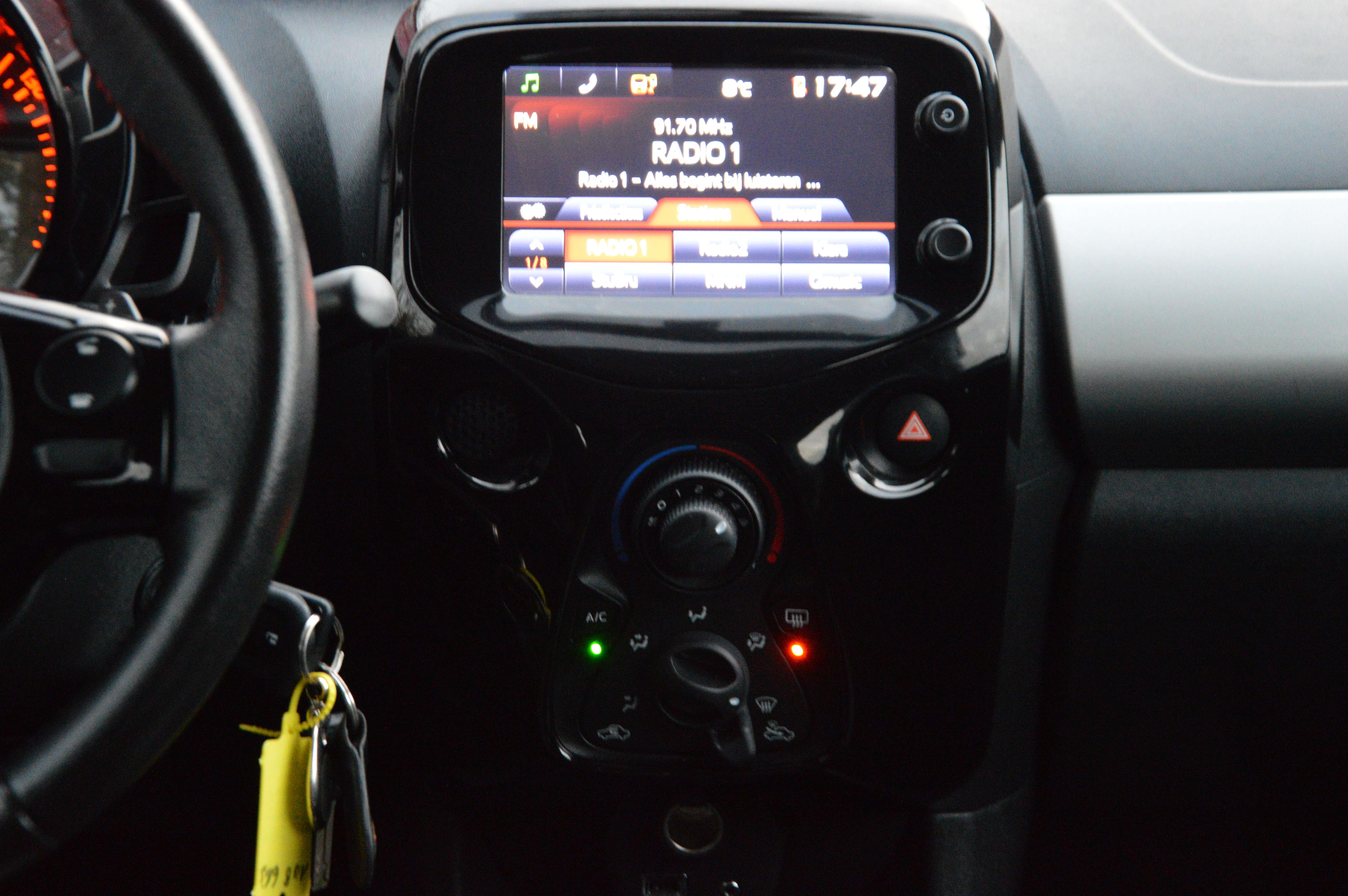 Peugeot 108 1.0 VTi Allure BOITE AUT CARPLAY CAM CLIM 16.789KM