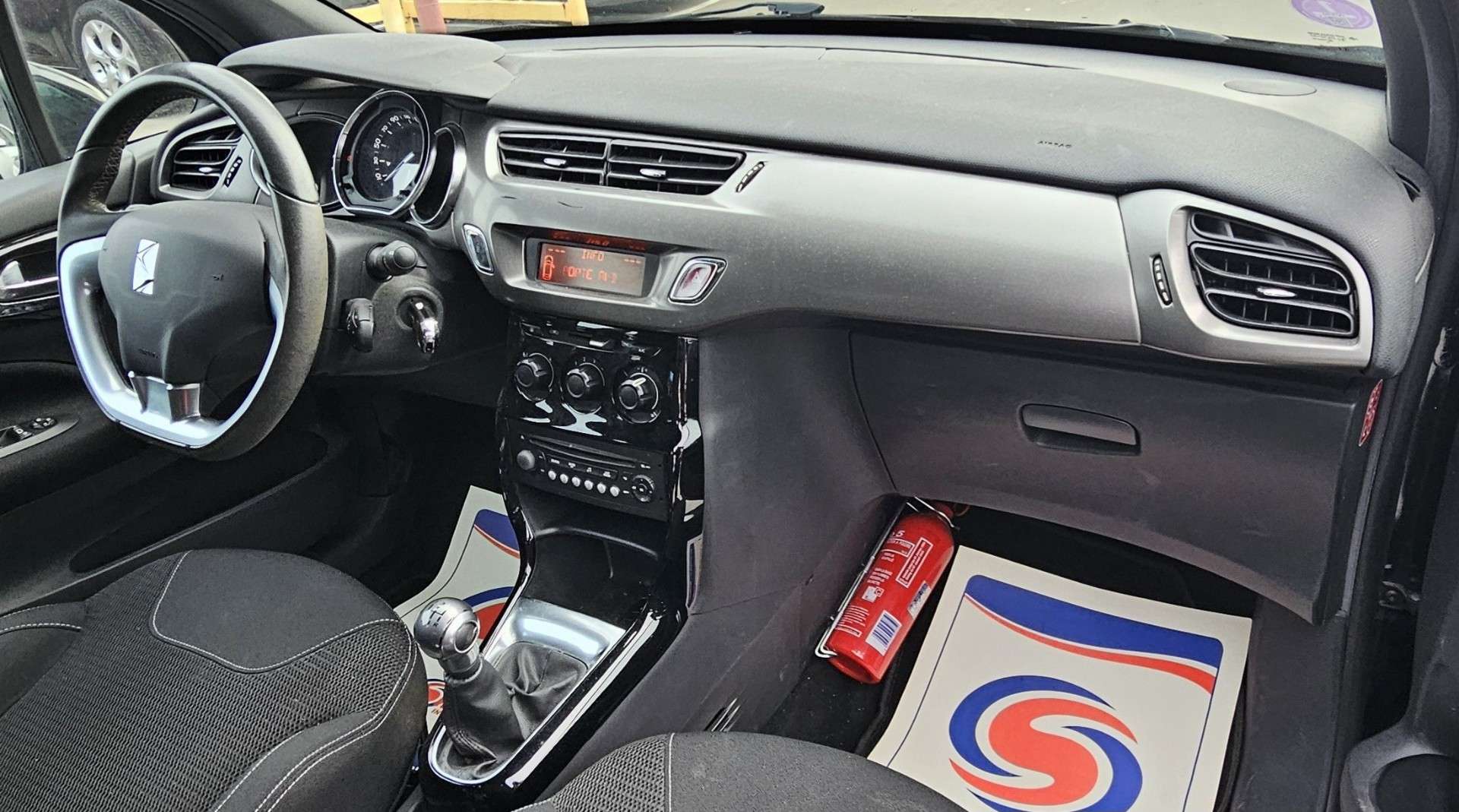 Citroen DS3 DS3 1.2i Chic - Garantie 12 mois