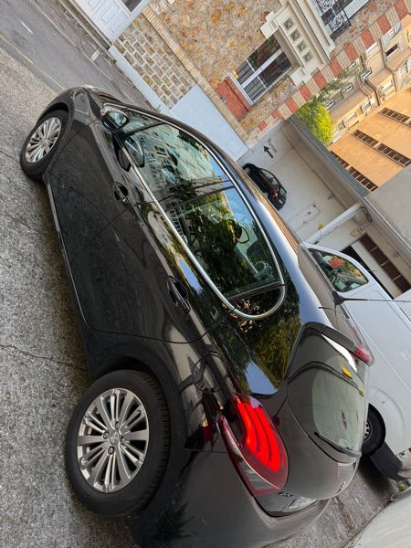 Peugeot 208 (2) 1.2 PURETECH 82 ALLURE 5P