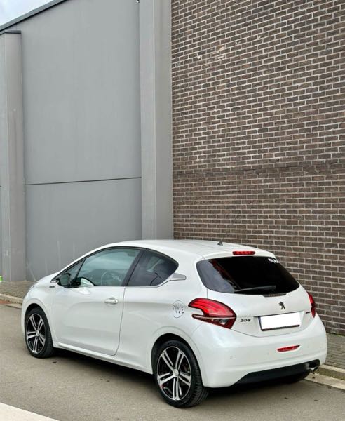 Peugeot 208 (2) 1.2 PURETECH 110 S&amp;S GT LINE 3P