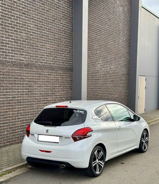 Peugeot 208 (2) 1.2 PURETECH 110 S&amp;S GT LINE 3P
