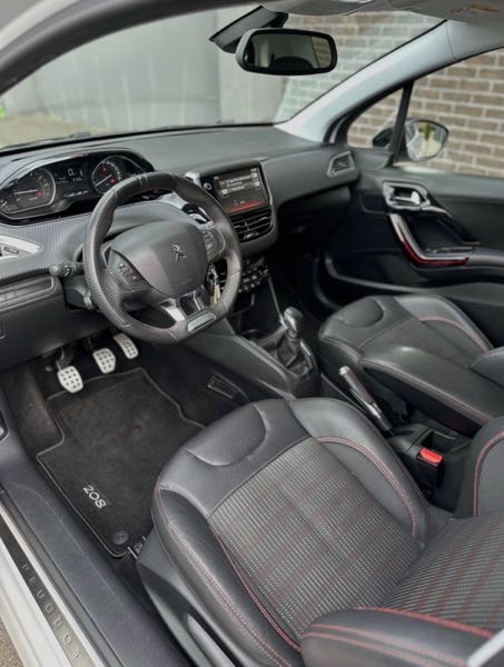 Peugeot 208 (2) 1.2 PURETECH 110 S&amp;S GT LINE 3P
