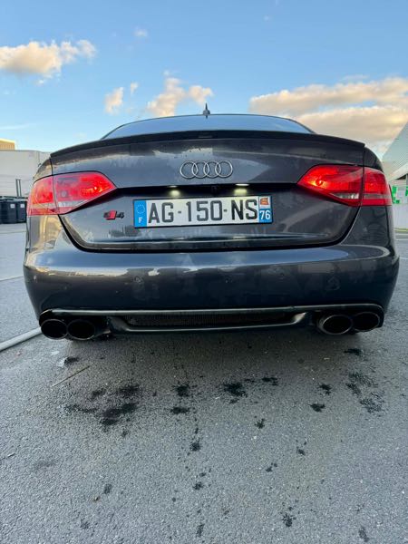 Audi A4 IV (2) 2.0 TDI 143 AMBITION LUXE