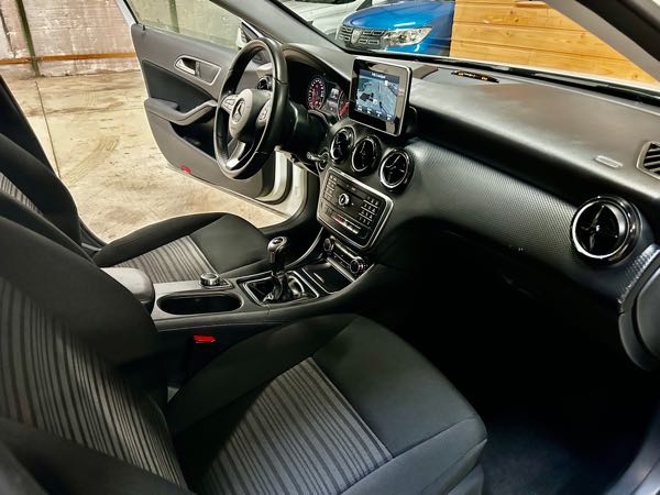 Mercedes-Benz Classe A III (2) 180 D INTUITION