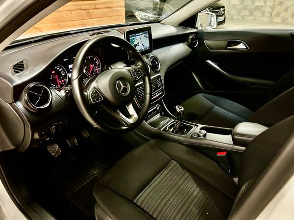 Mercedes-Benz Classe A III (2) 180 D INTUITION