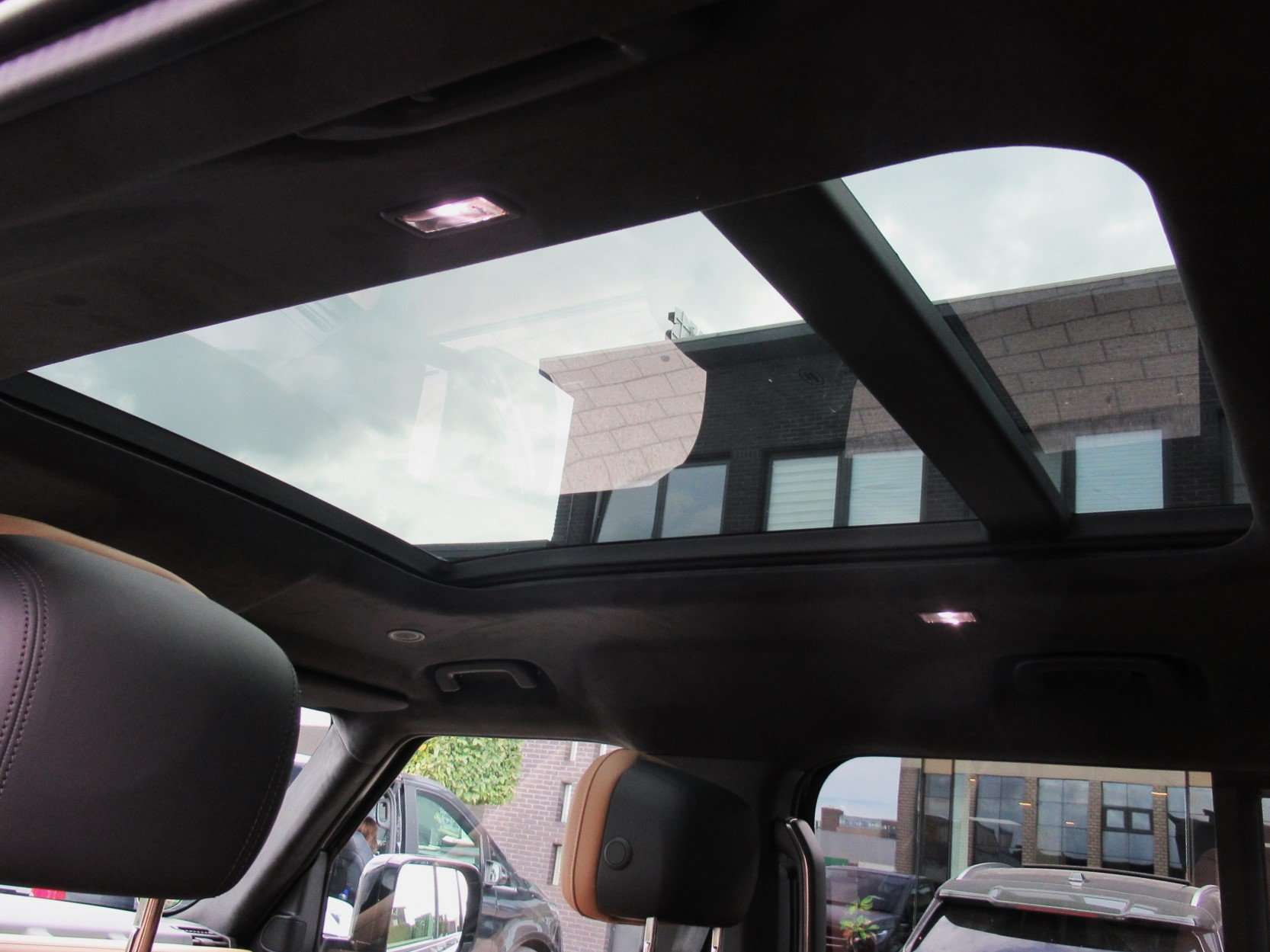 Land Rover Defender 110 D250 AWD X-Dynamic HSE/ACC/Leder/Pano/Meridian