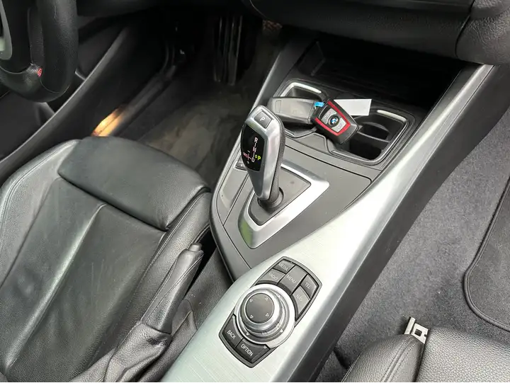 Bmw Serie 2 218d Boite automatique Navigation Cuir Jantes EURO 6B
