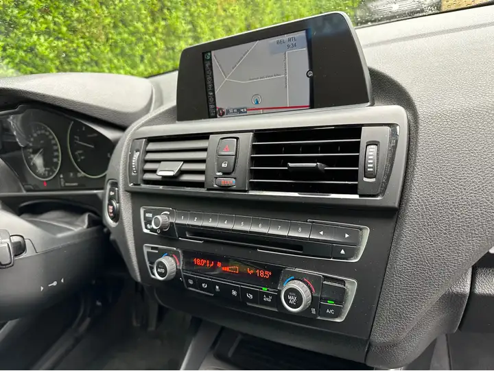 Bmw Serie 2 218d Boite automatique Navigation Cuir Jantes EURO 6B