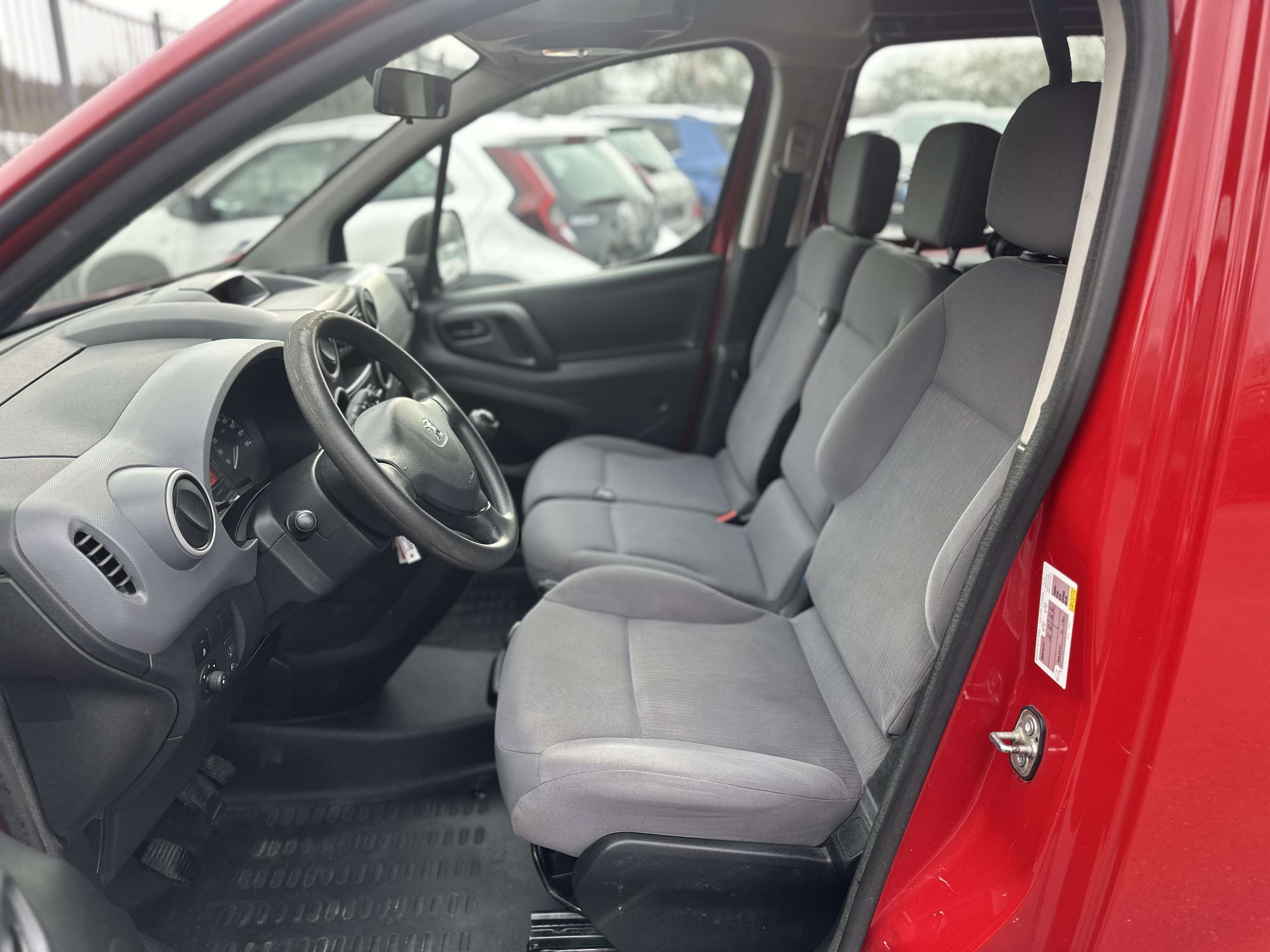 Peugeot Partner 1.6. *UTILITAIRE*3PLACES*AIRCO*
