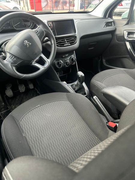 Peugeot 208 (2) 1.2 PURETECH 82 ALLURE 5P