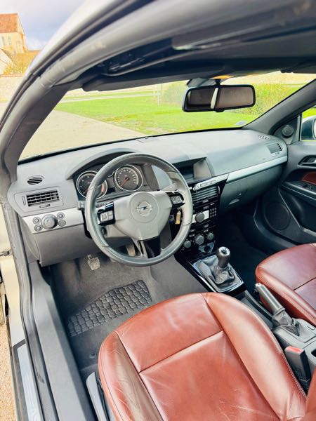 Opel Astra III TWINTOP 1.9 CDTI 150 FAP COSMO