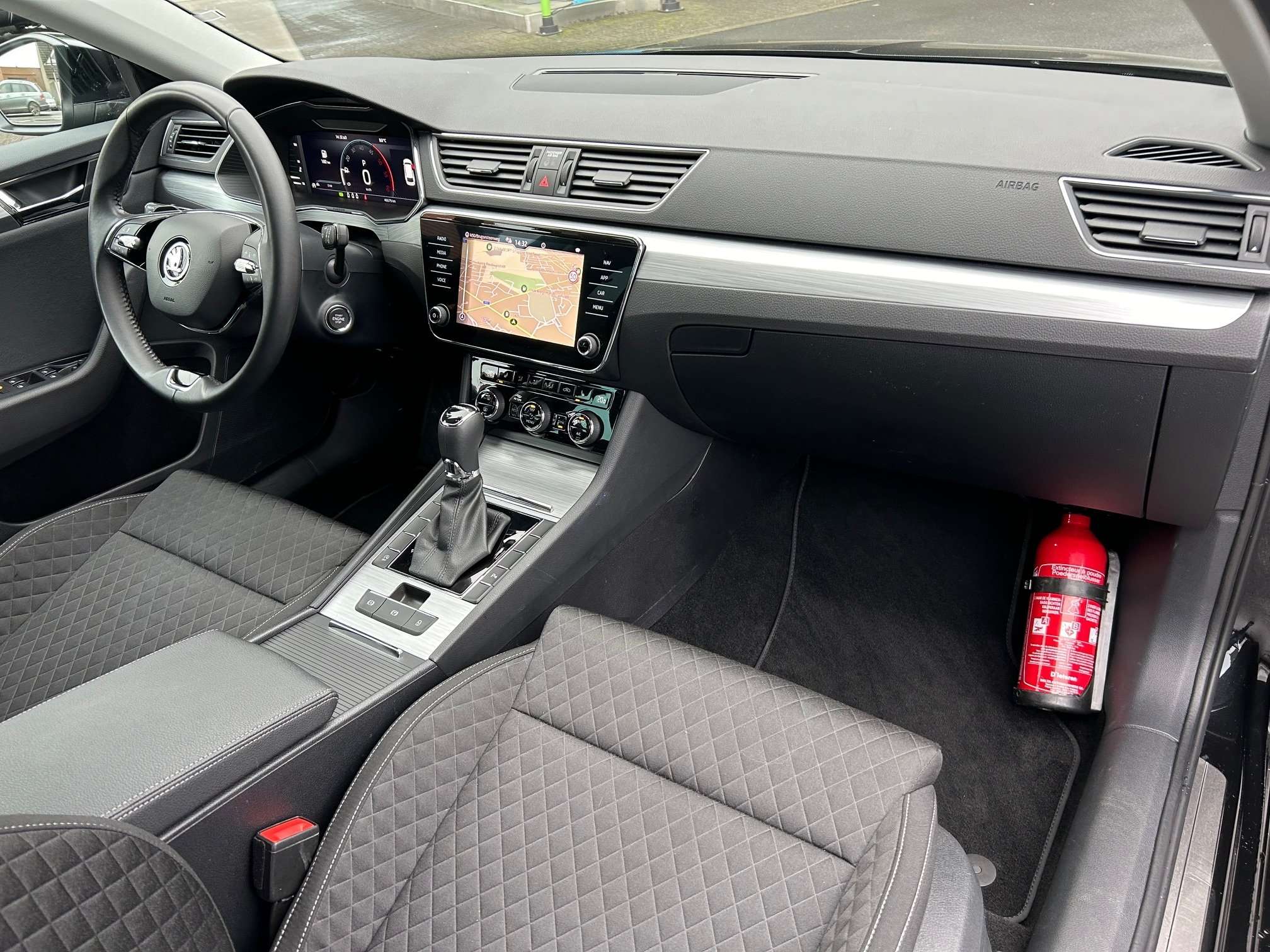 Skoda Superb Combi 2.0 TDI DSG Alu19"/Led/Cam/Gps *1j garantie*