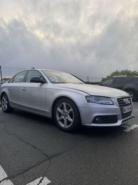 Audi A4 IV (2) 2.0 TDI 143 AMBIENTE