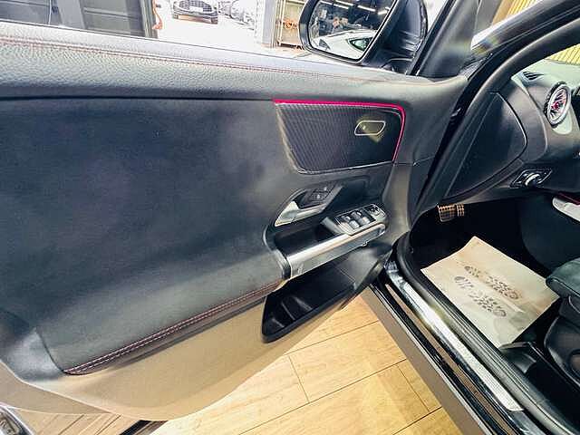 Mercedes-Benz GLB 200 * PACK AMG * GARANTIE 12 MOIS * 1ER PROP *