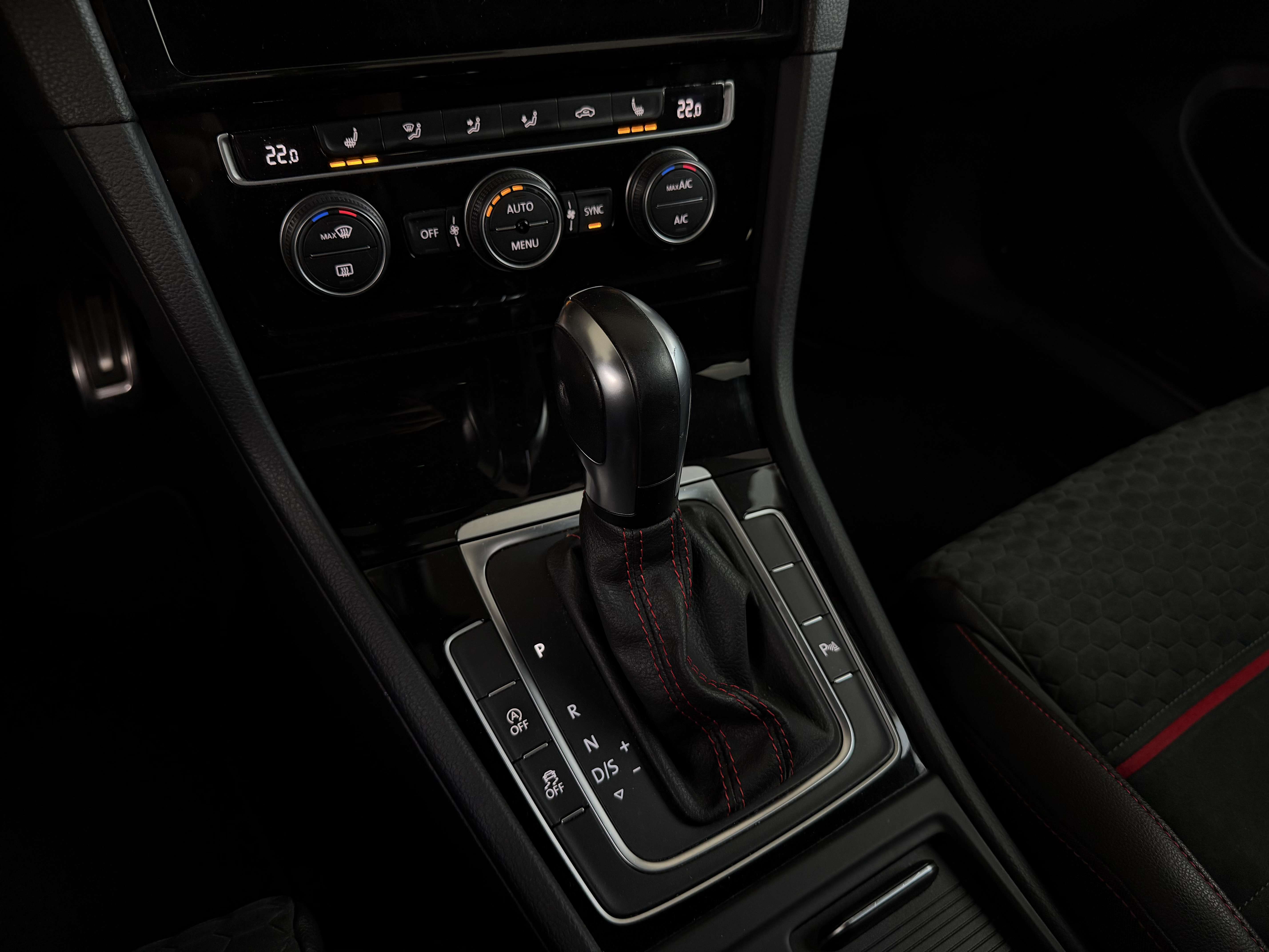 Volkswagen Golf GTI 7.5 Performance COCKPIT-GPS-SIEGES TCR-BIXENON...