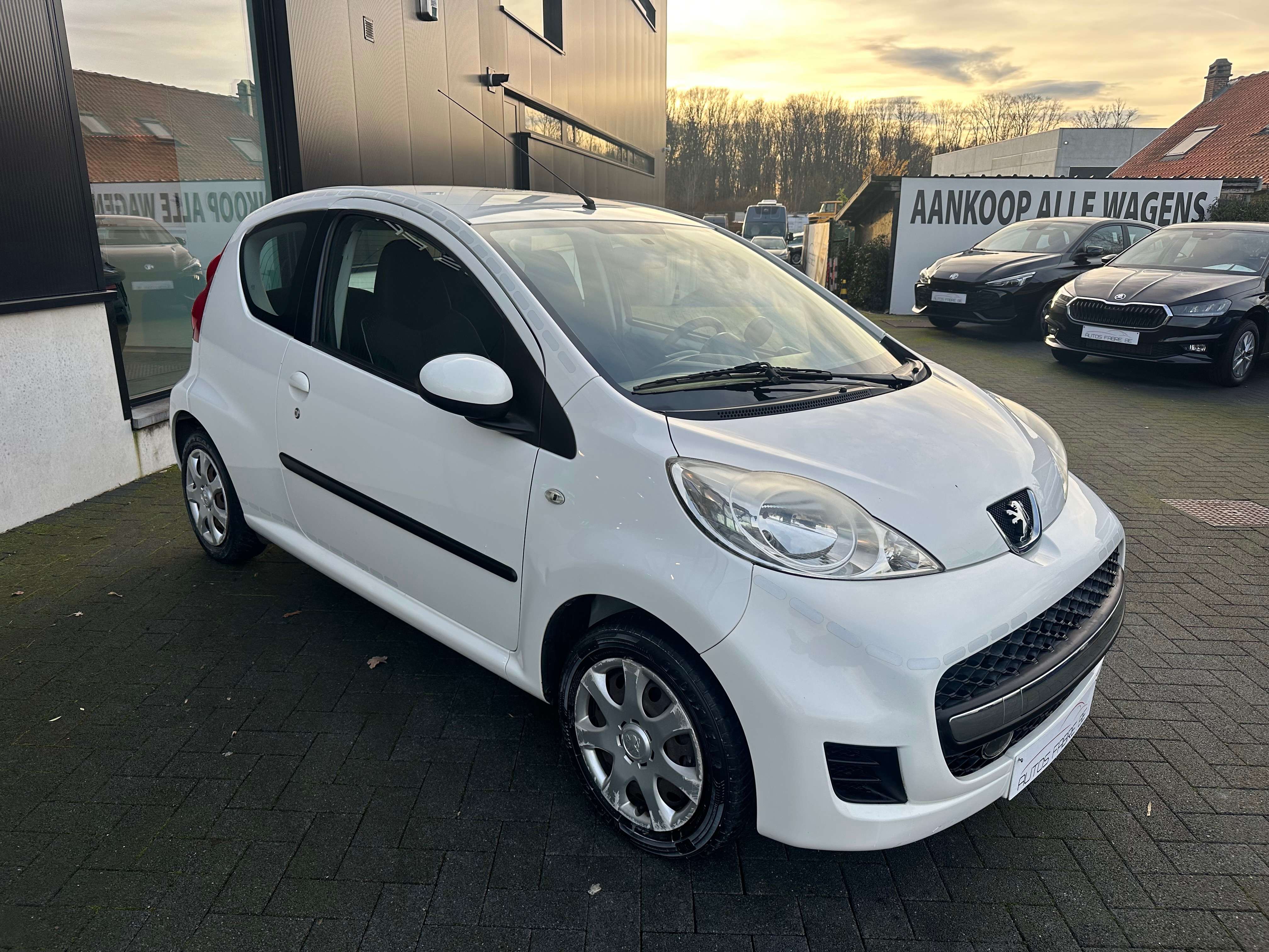 Peugeot 107 10i Benzine  70 Urban 1 ste eigenaar 99000km