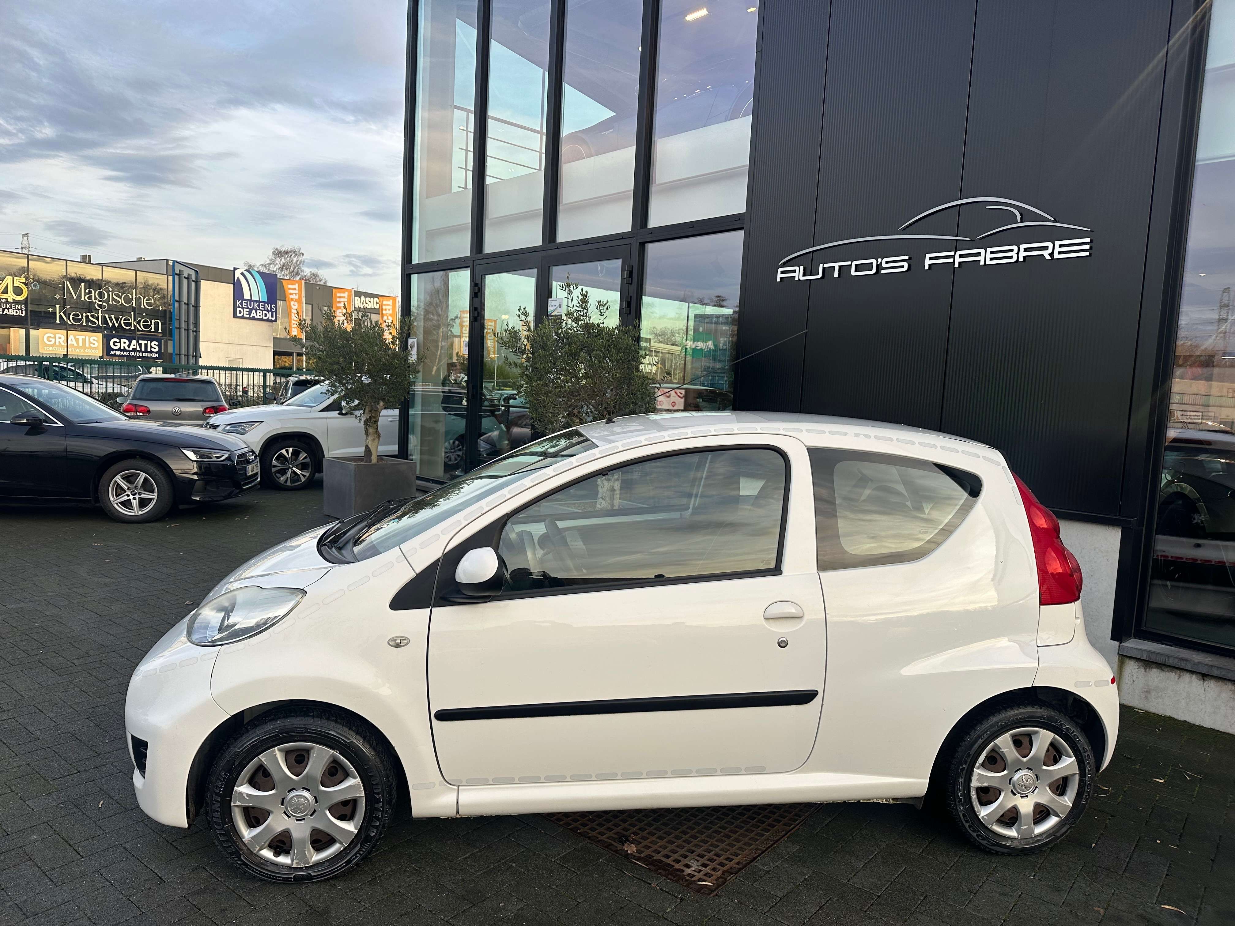 Peugeot 107 10i Benzine  70 Urban 1 ste eigenaar 99000km