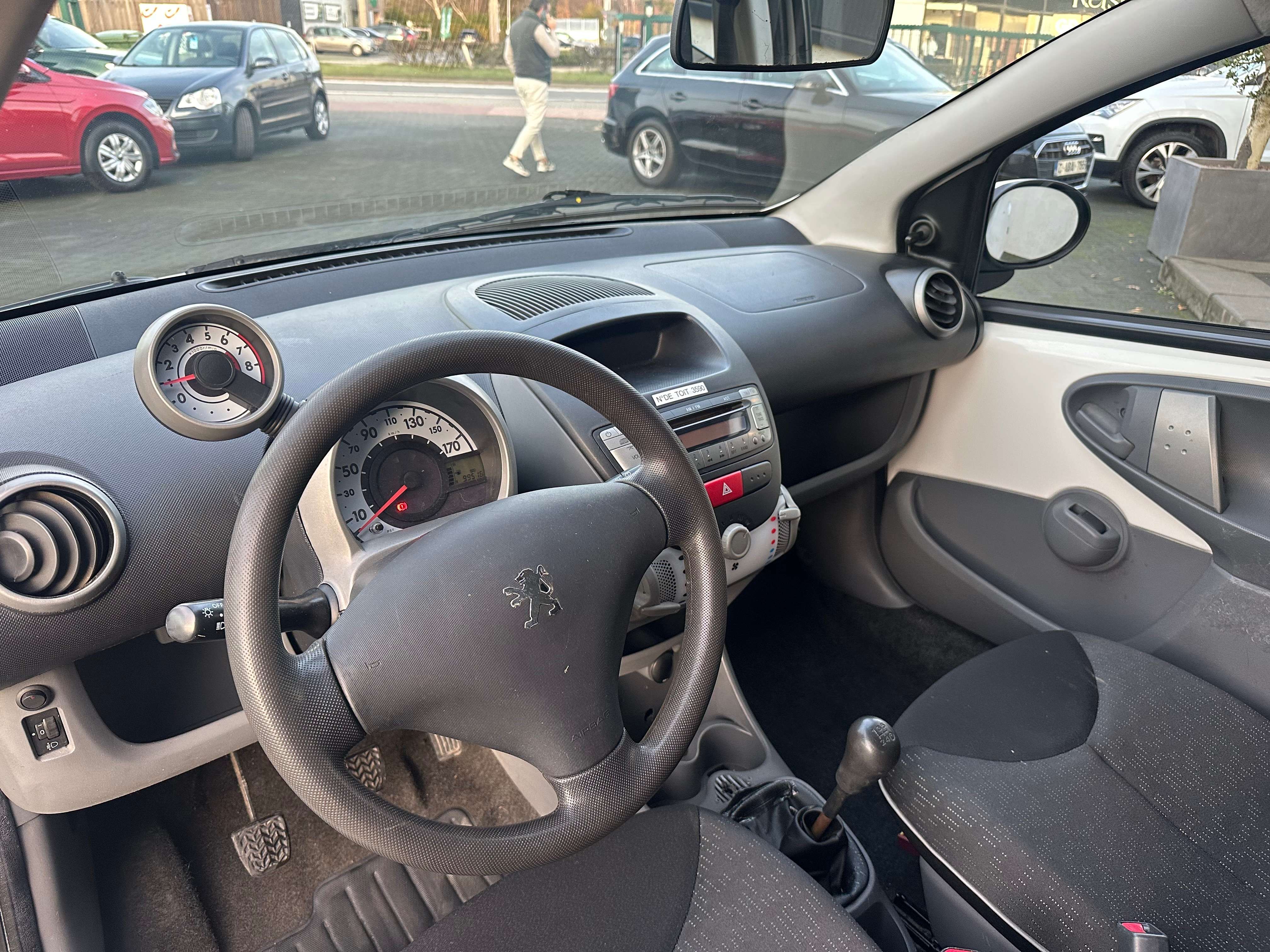 Peugeot 107 10i Benzine  70 Urban 1 ste eigenaar 99000km