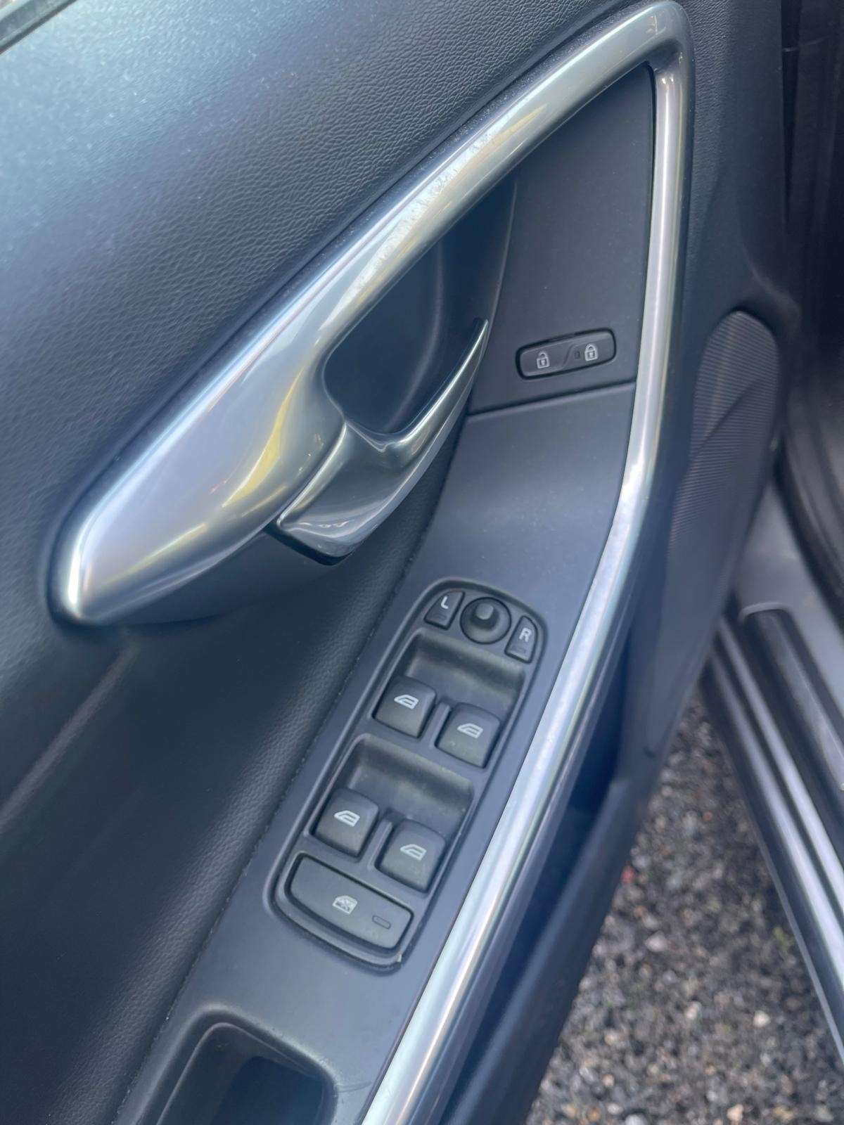 Volvo V60 D2 120 ch Stop&Start Geartronic 6 Kinetic Business