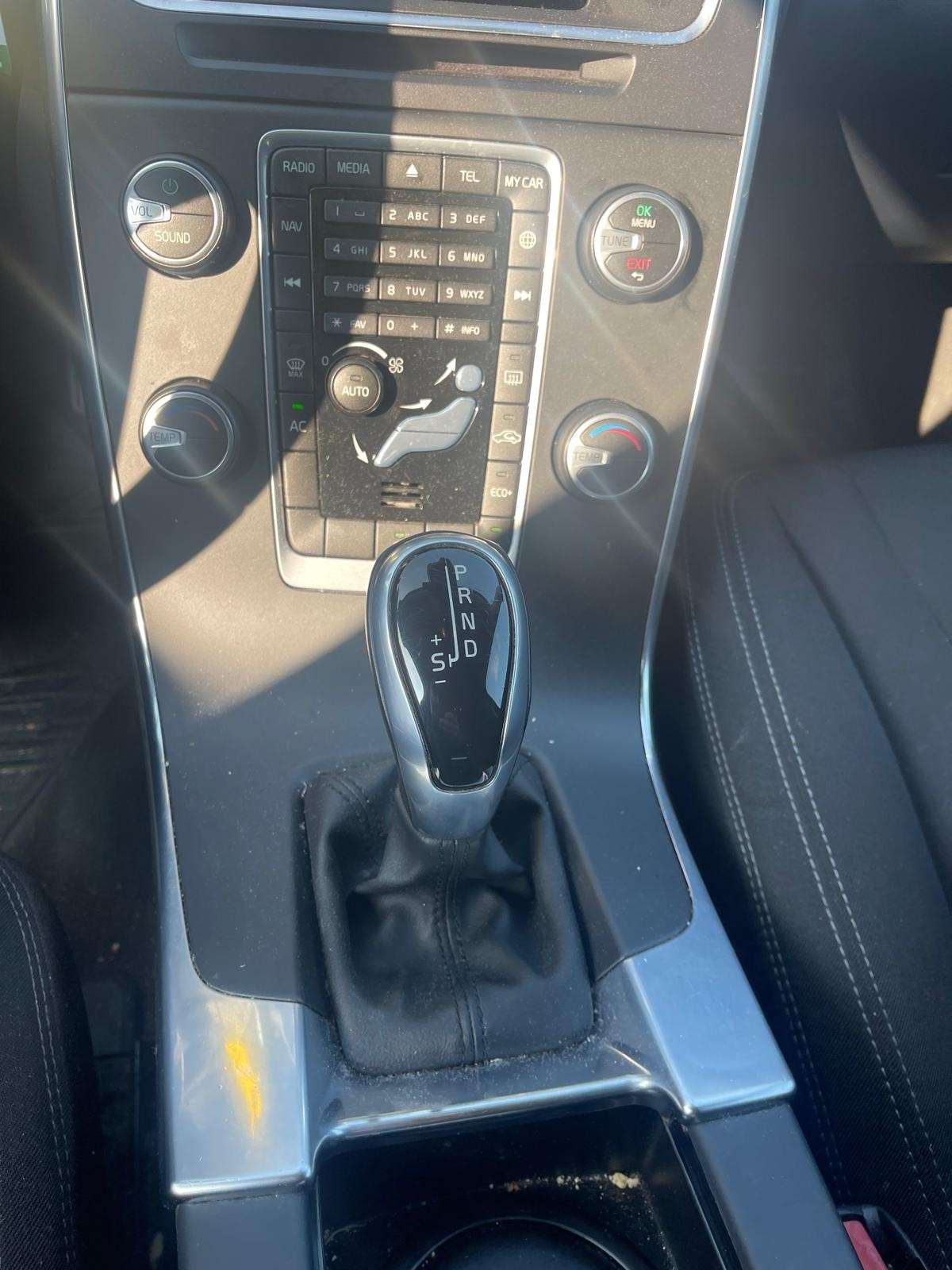 Volvo V60 D2 120 ch Stop&Start Geartronic 6 Kinetic Business