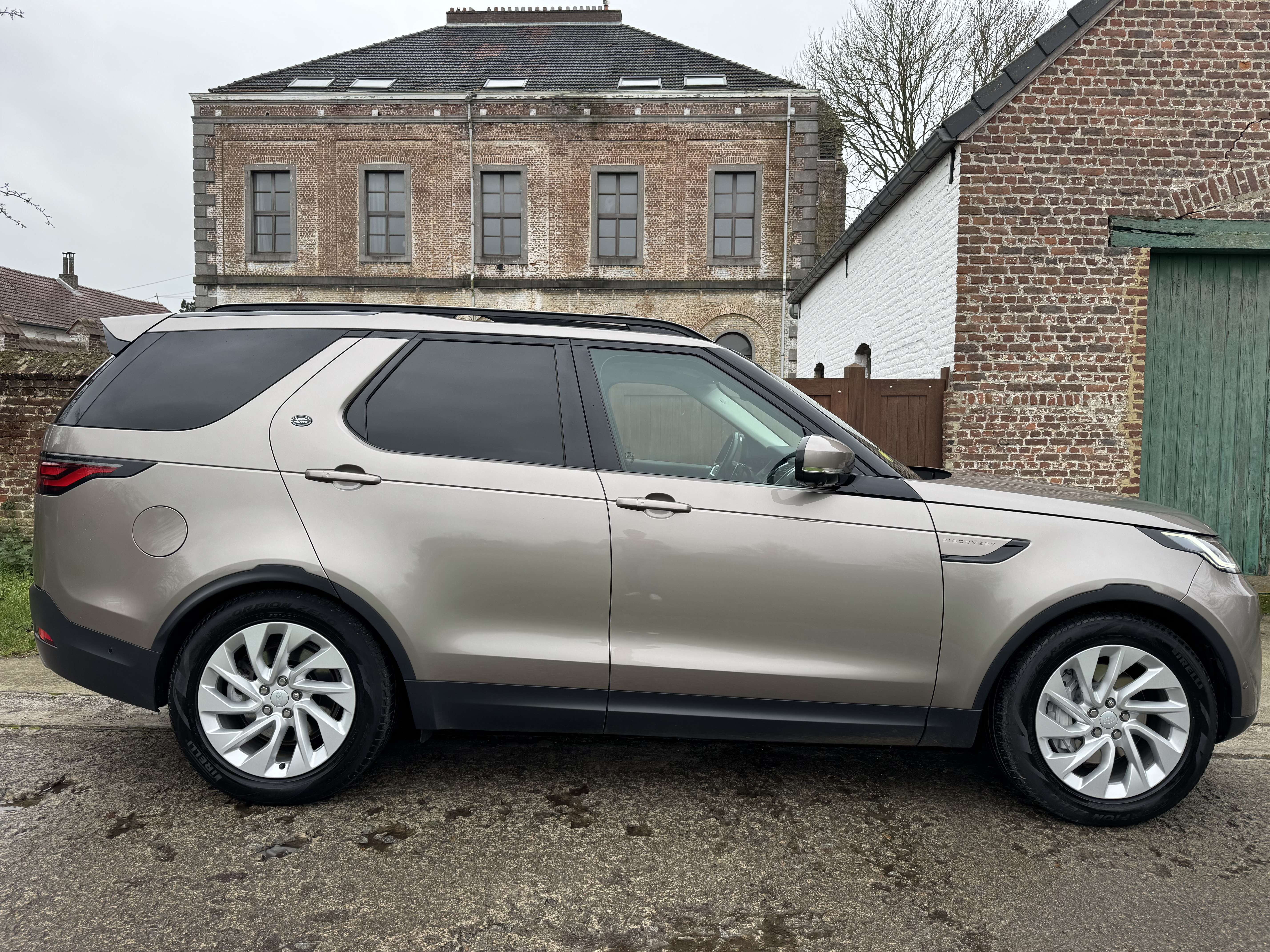 Land Rover Discovery 3.0 D || PANO || CAM || GARANTIE 2027 || ATELAGE