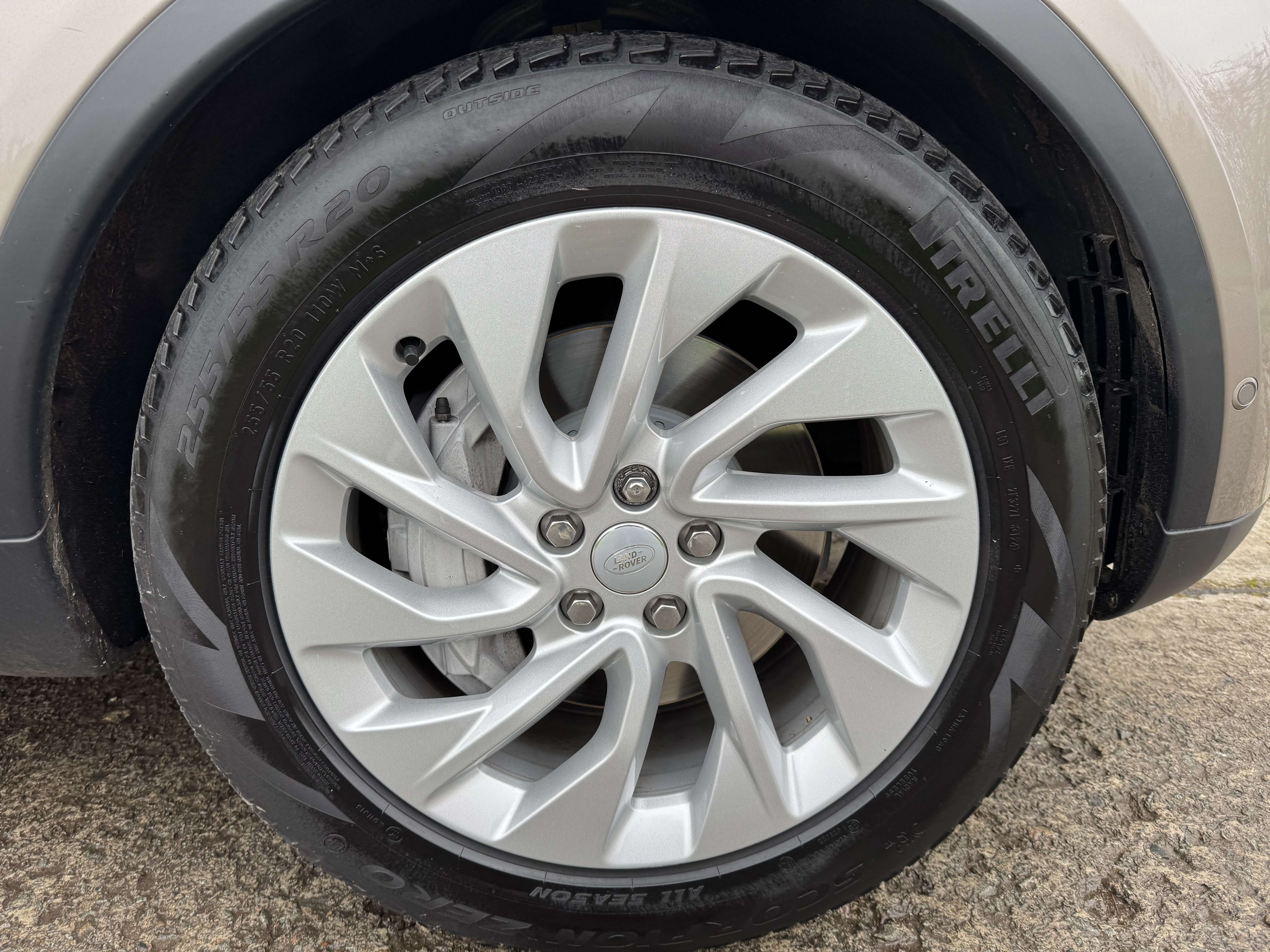 Land Rover Discovery 3.0 D || PANO || CAM || GARANTIE 2027 || ATELAGE