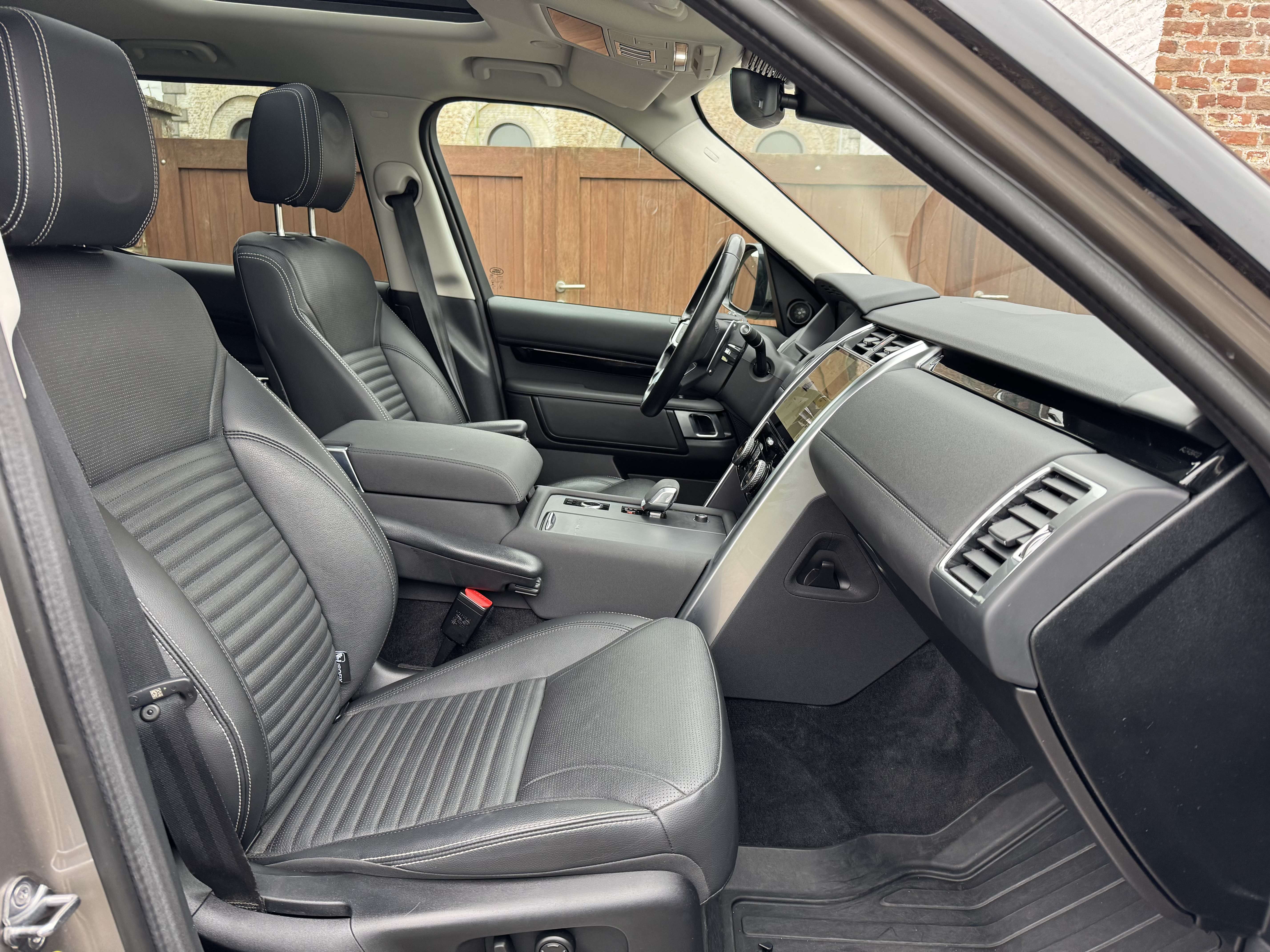 Land Rover Discovery 3.0 D || PANO || CAM || GARANTIE 2027 || ATELAGE