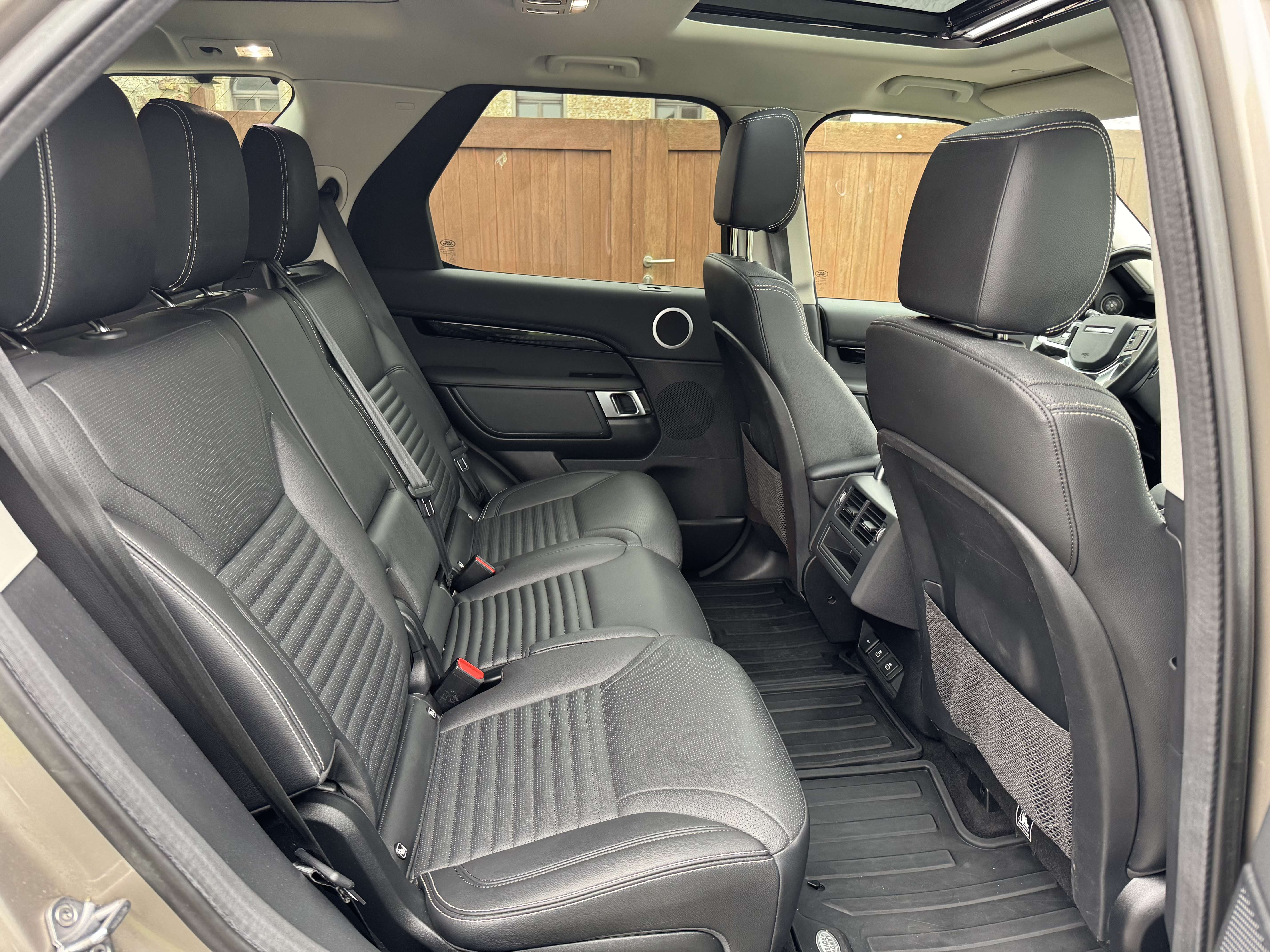 Land Rover Discovery 3.0 D || PANO || CAM || GARANTIE 2027 || ATELAGE