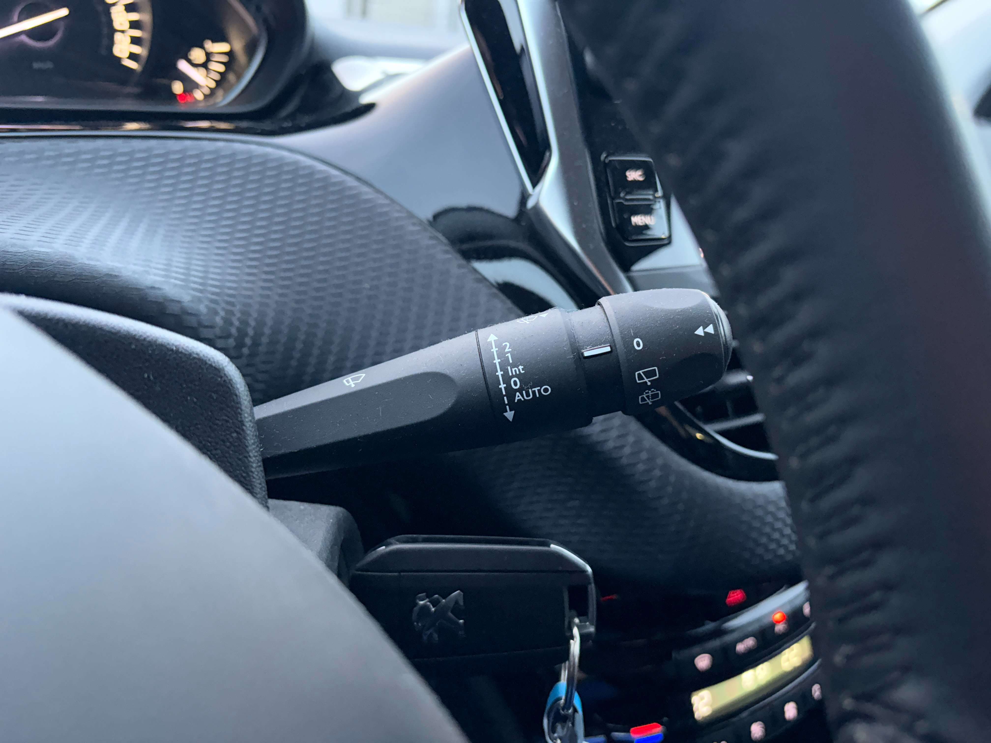 Peugeot 2008 1.2i Signature - EU6 - GARANTIE 1AN -