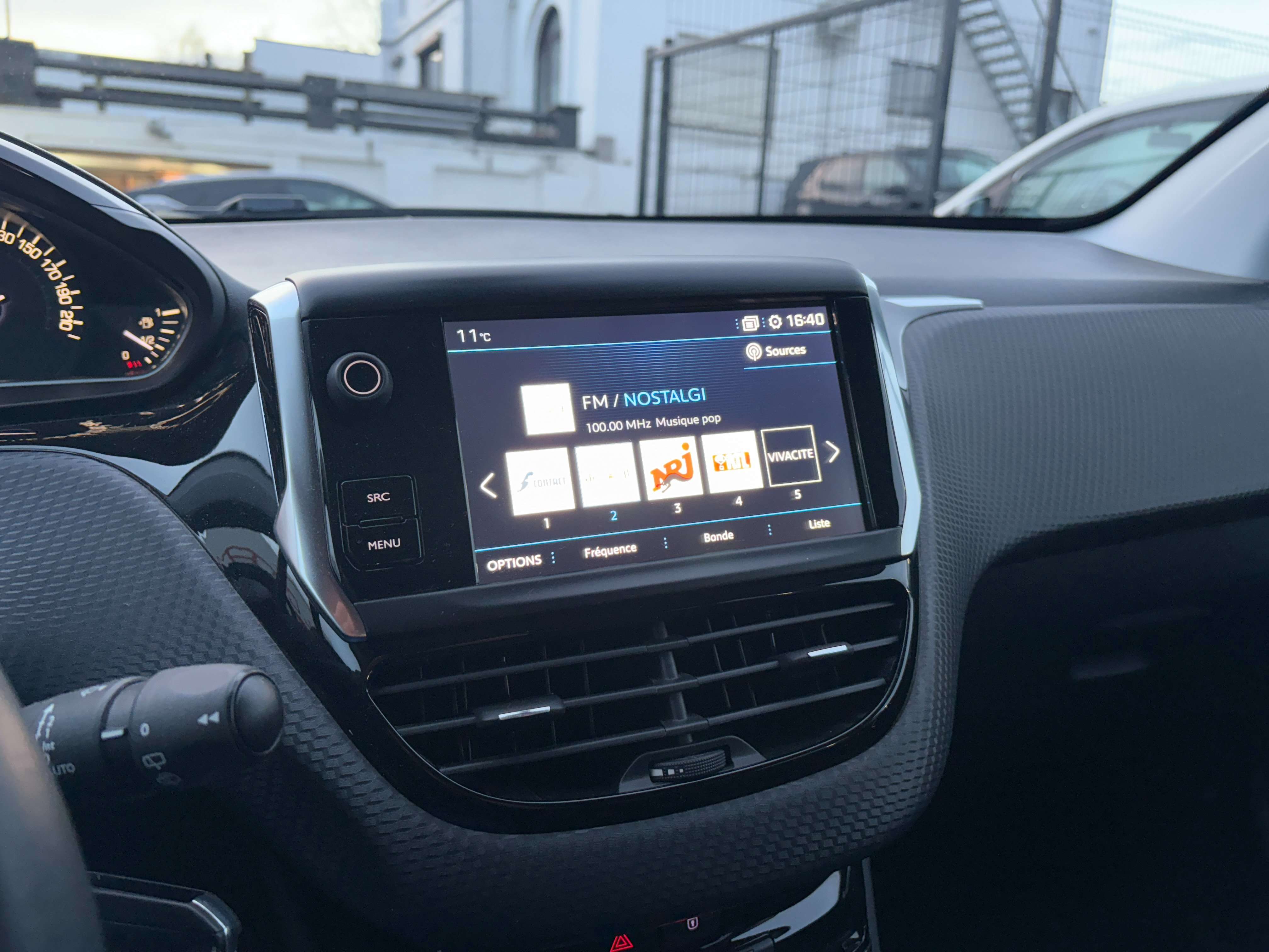 Peugeot 2008 1.2i Signature - EU6 - GARANTIE 1AN -
