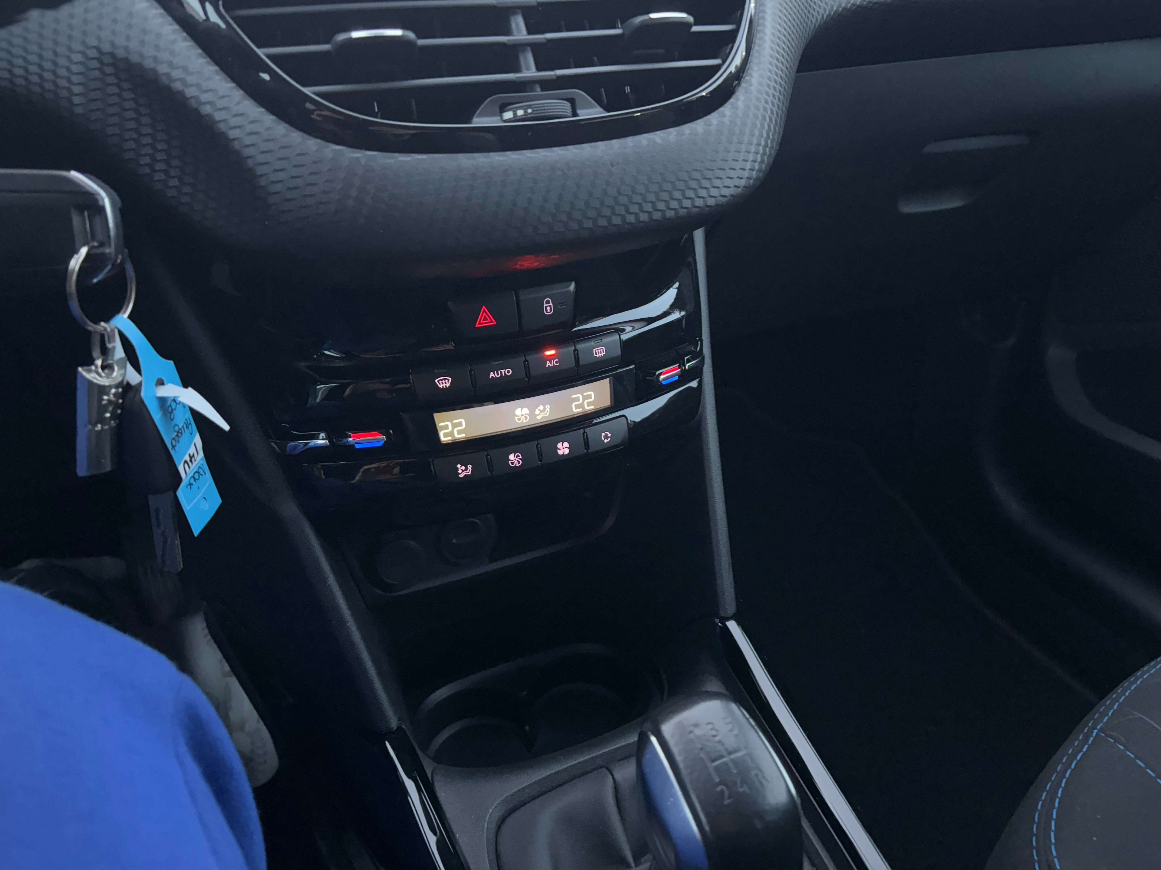Peugeot 2008 1.2i Signature - EU6 - GARANTIE 1AN -