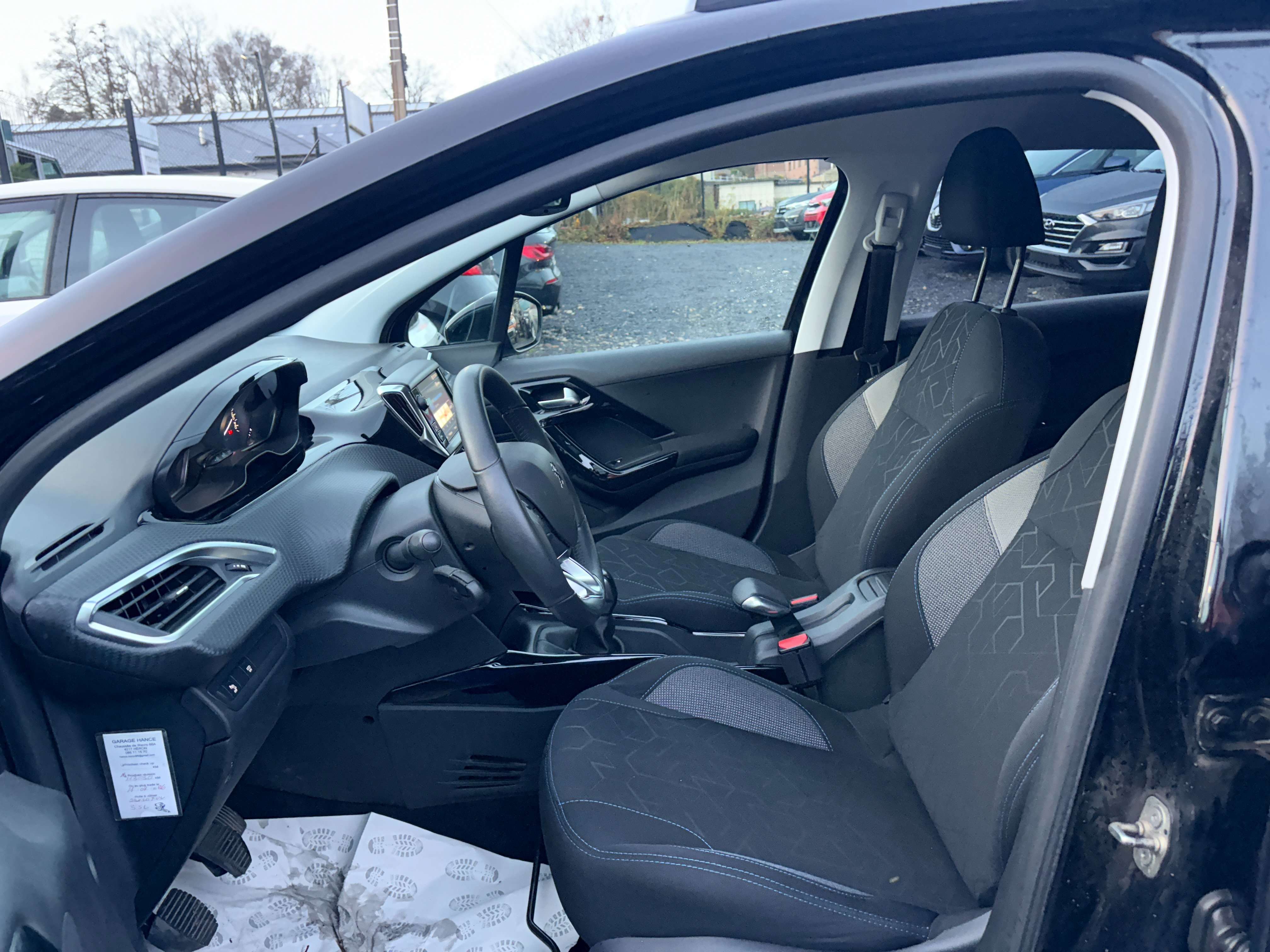 Peugeot 2008 1.2i Signature - EU6 - GARANTIE 1AN -