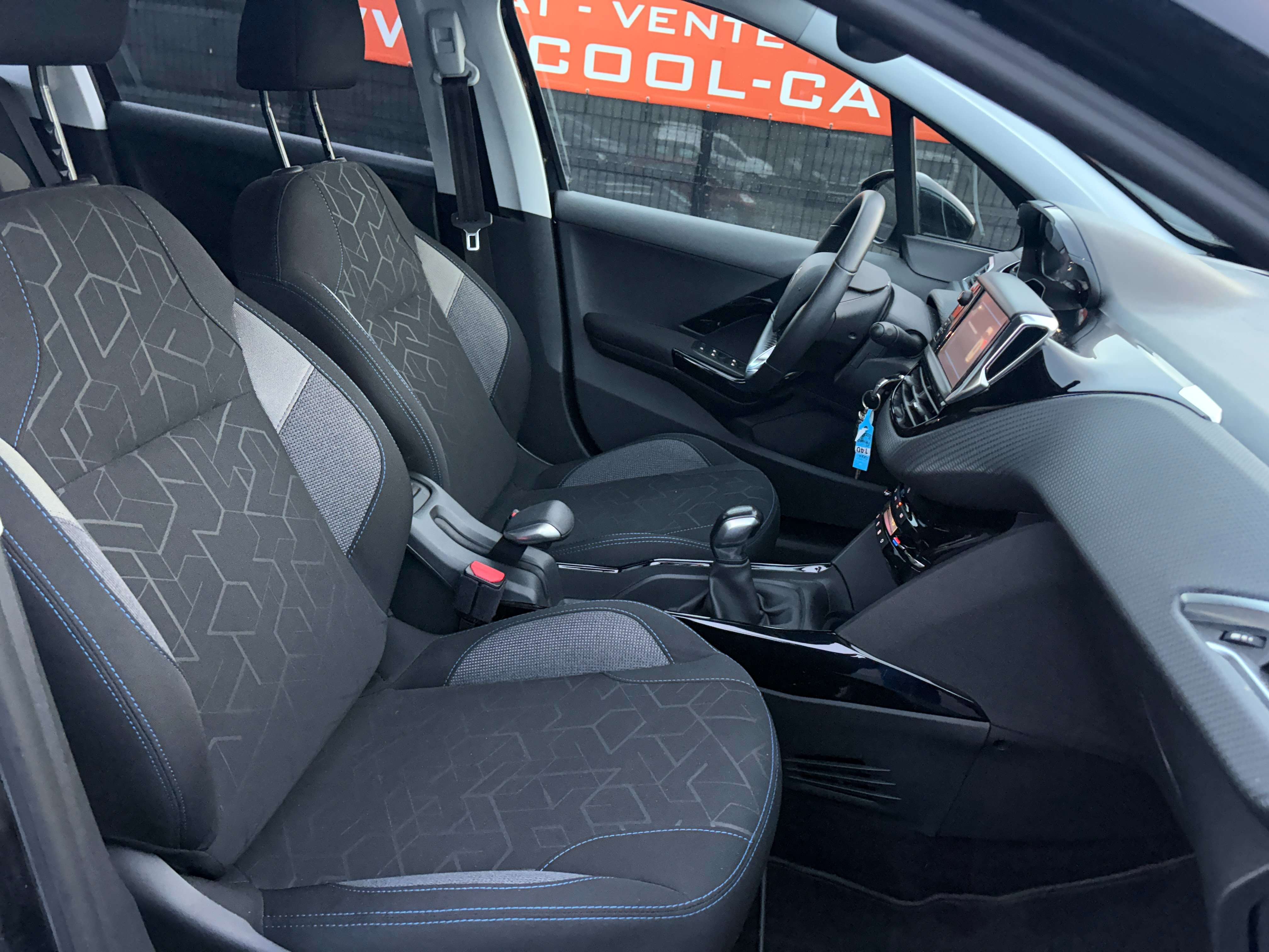 Peugeot 2008 1.2i Signature - EU6 - GARANTIE 1AN -