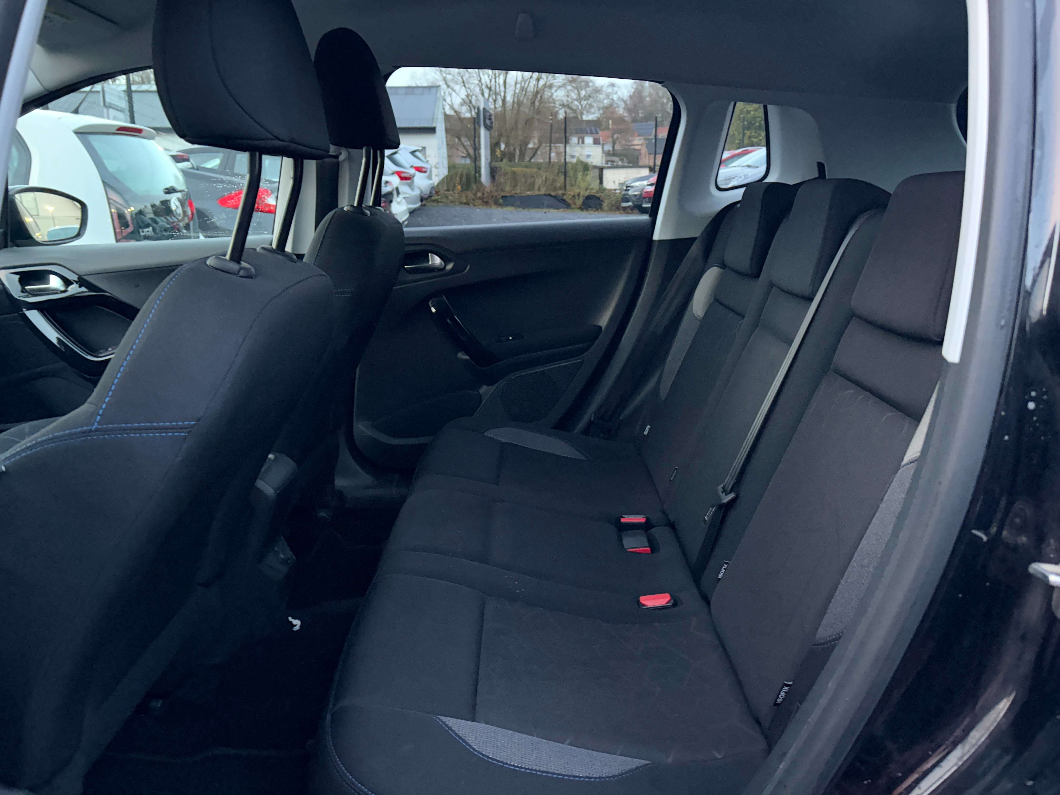 Peugeot 2008 1.2i Signature - EU6 - GARANTIE 1AN -