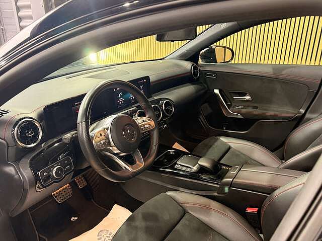 Mercedes-Benz CLA 180 Shooting Brake * SHOOTING BRAKE * PACK AMG * GAR 12 MOIS *